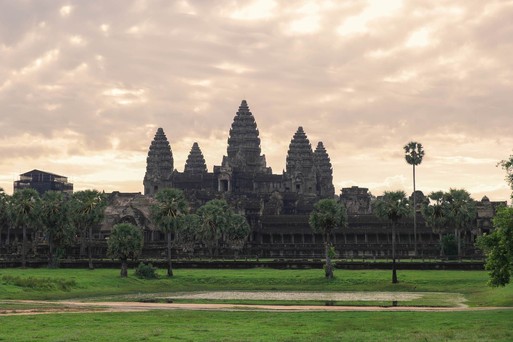 Saumsun NX 16-50mm F2-2.8 S ED OIS sample photo. Angkor wat sunrise photography