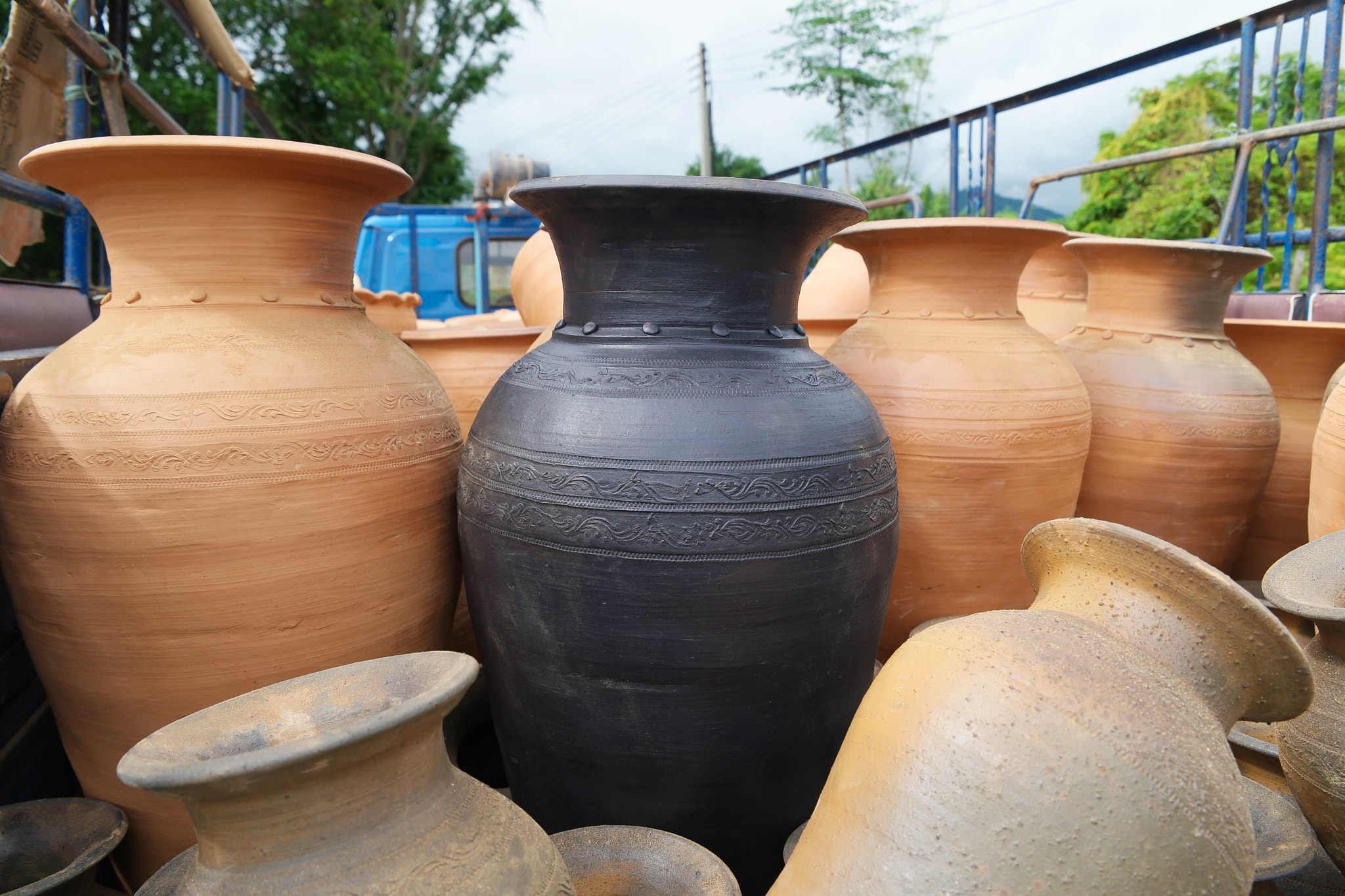 Saumsun NX 16-50mm F2-2.8 S ED OIS sample photo. Pottery by the mekong river photography