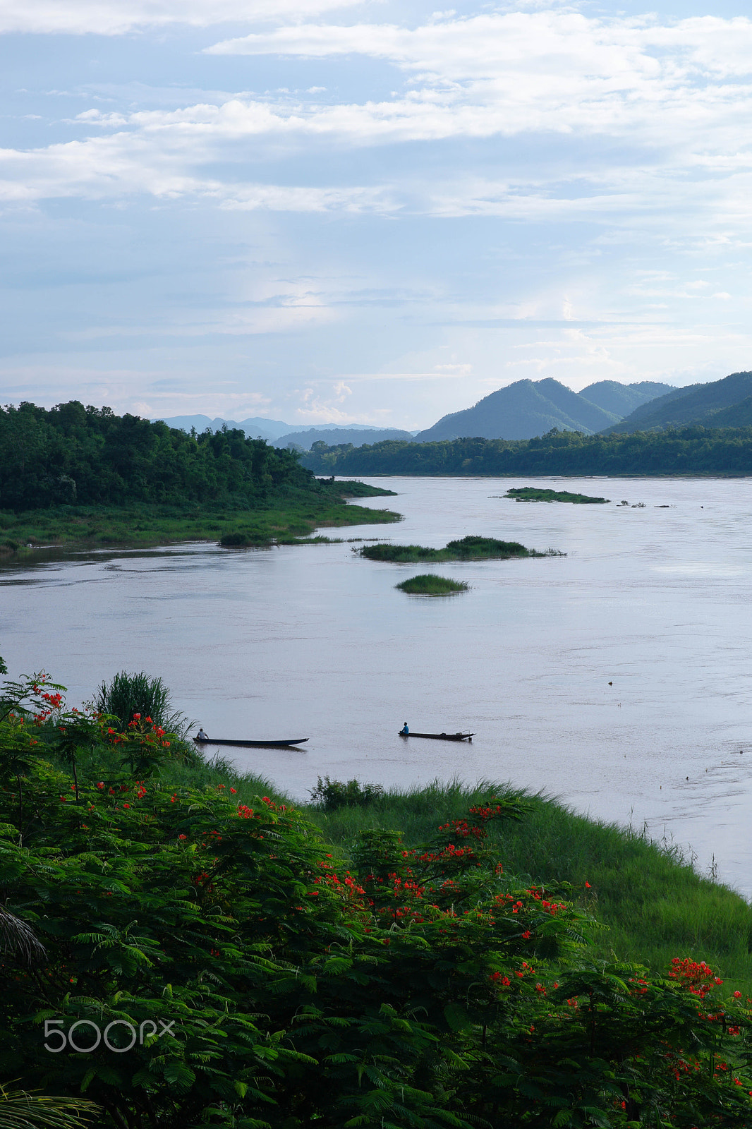 Saumsun NX 16-50mm F2-2.8 S ED OIS sample photo. Mekong river in laos 2 photography