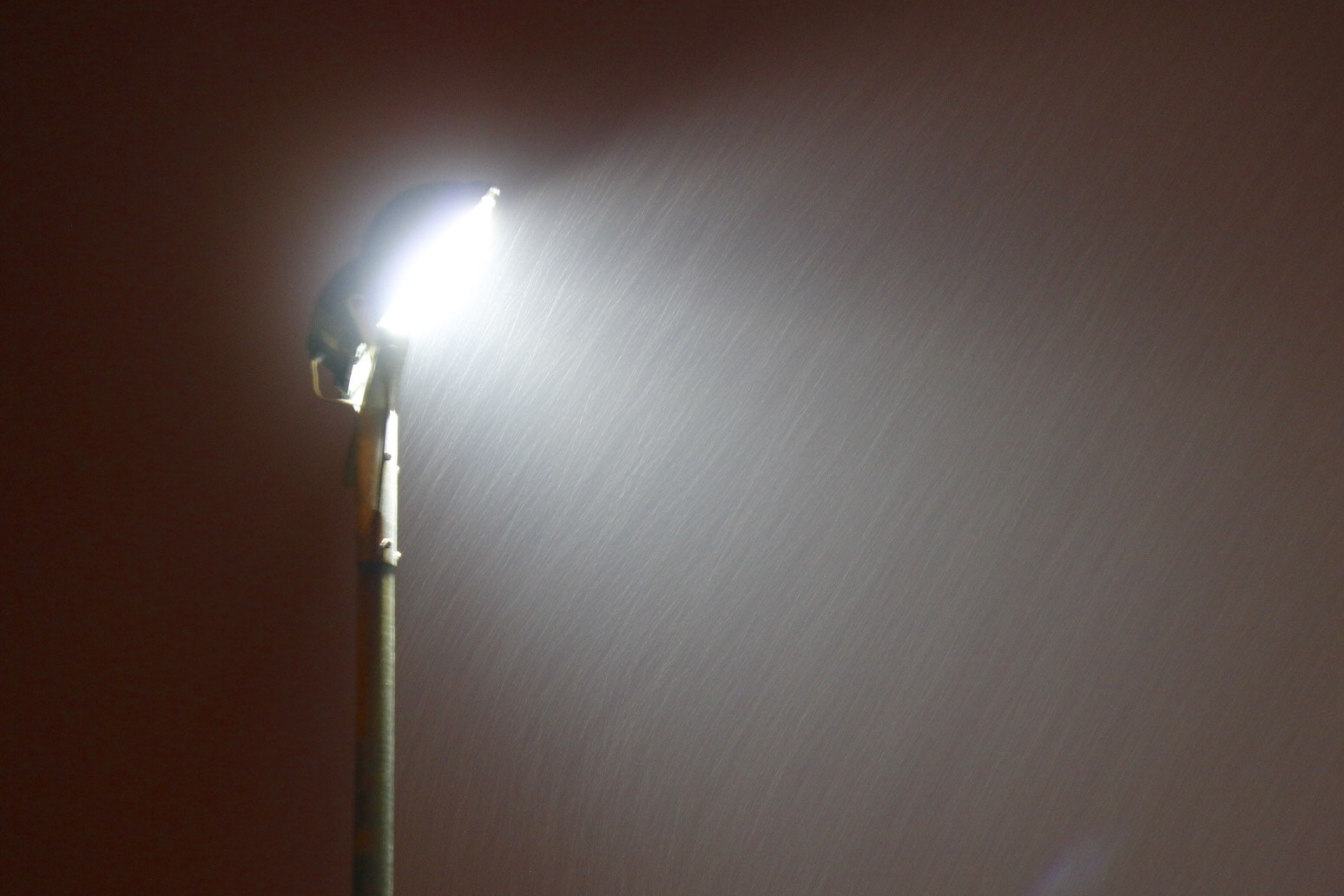 Canon EF-S 18-200mm F3.5-5.6 IS sample photo. Cold night with drizzle. photography