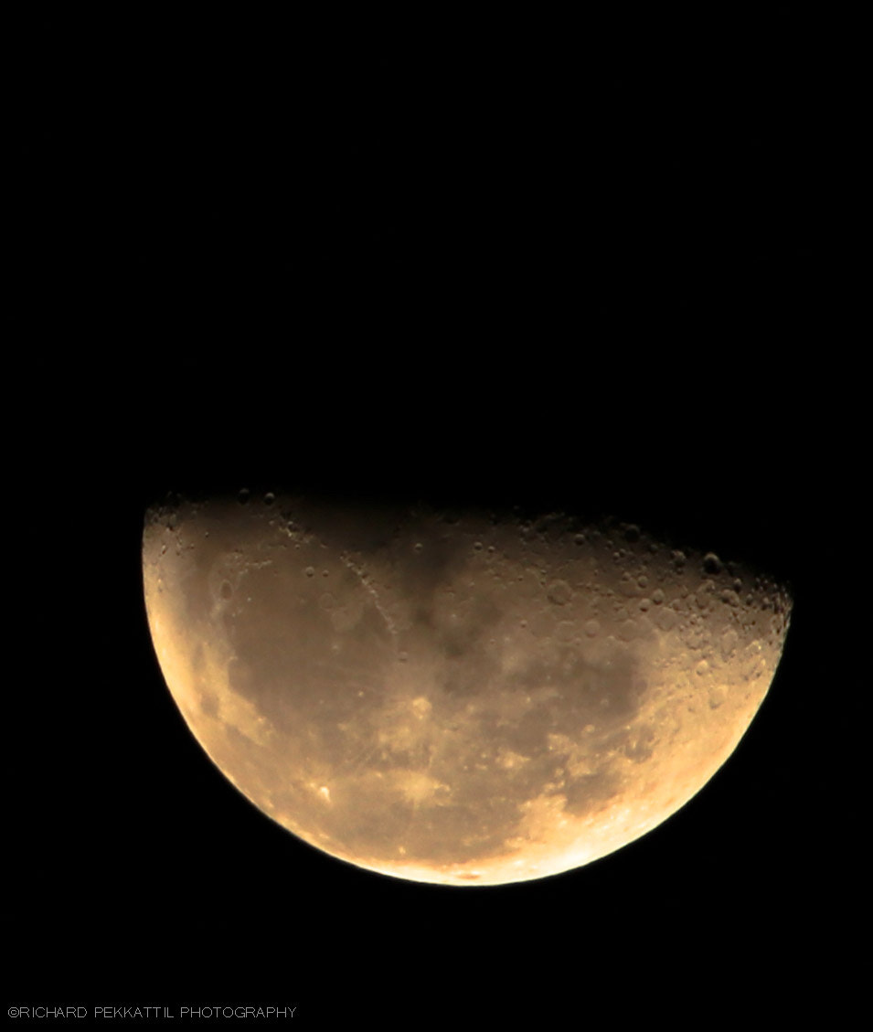 Canon EOS 760D (EOS Rebel T6s / EOS 8000D) + EF75-300mm f/4-5.6 sample photo. Waning moon photography