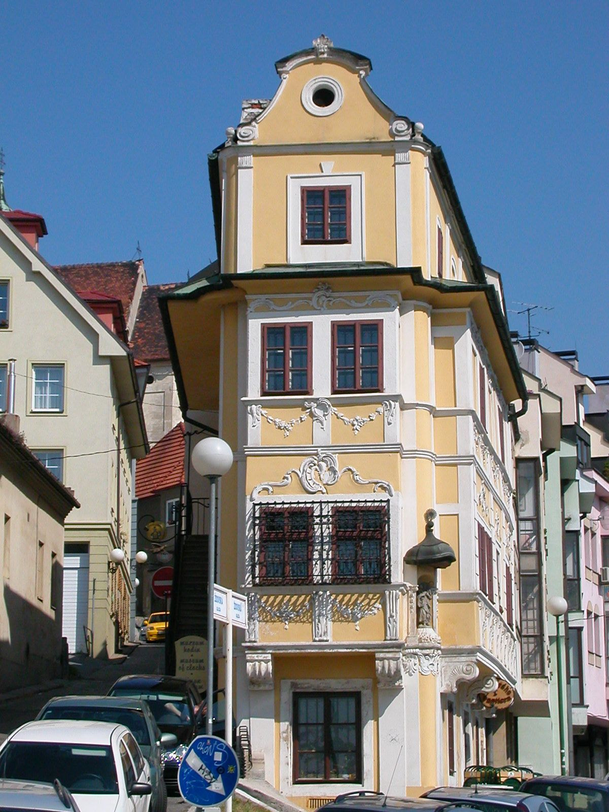 Nikon E2500 sample photo. Bratislava narrow house photography