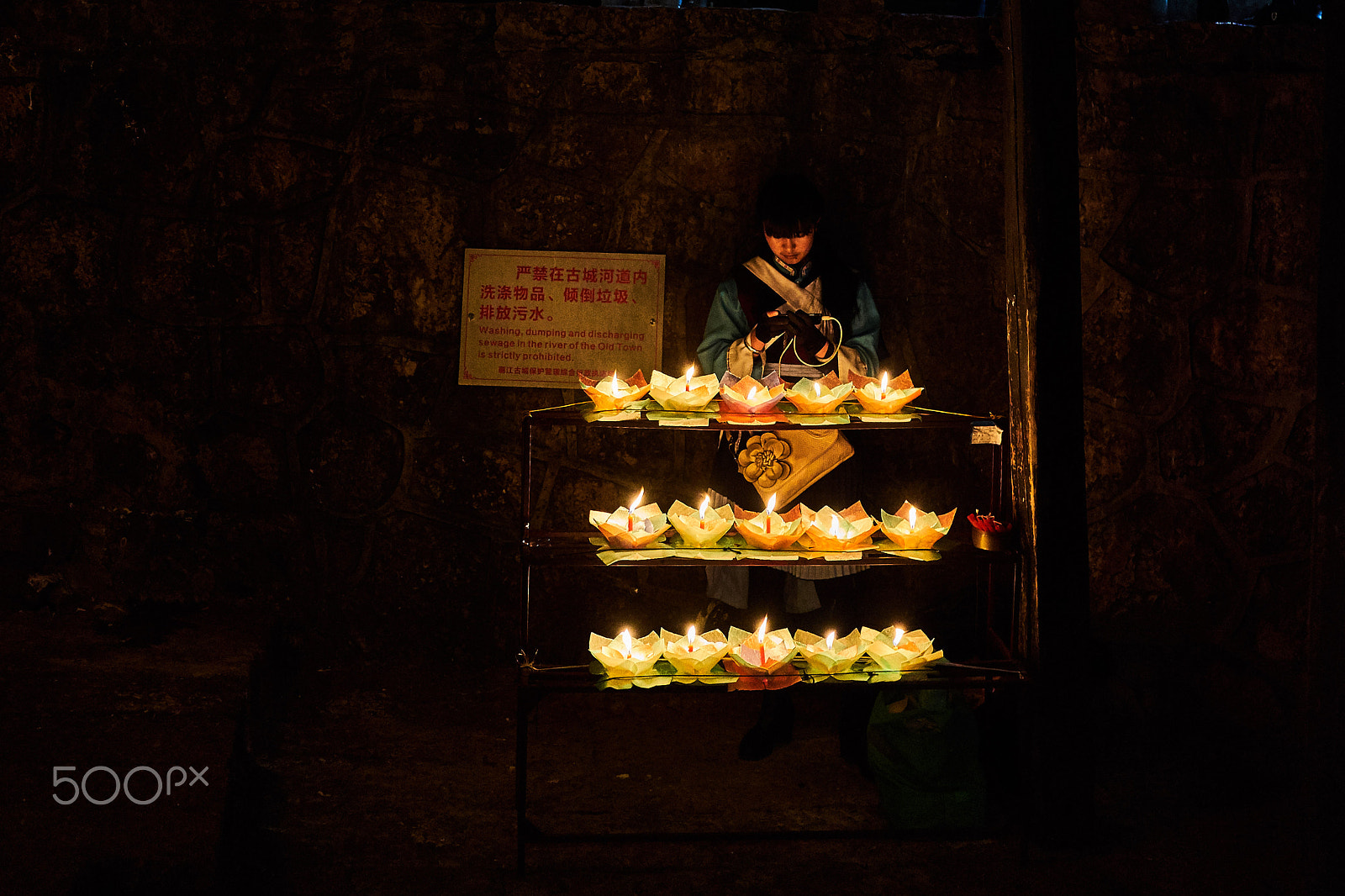 Sony Sonnar T* FE 35mm F2.8 ZA sample photo. Glowing light in the dark photography