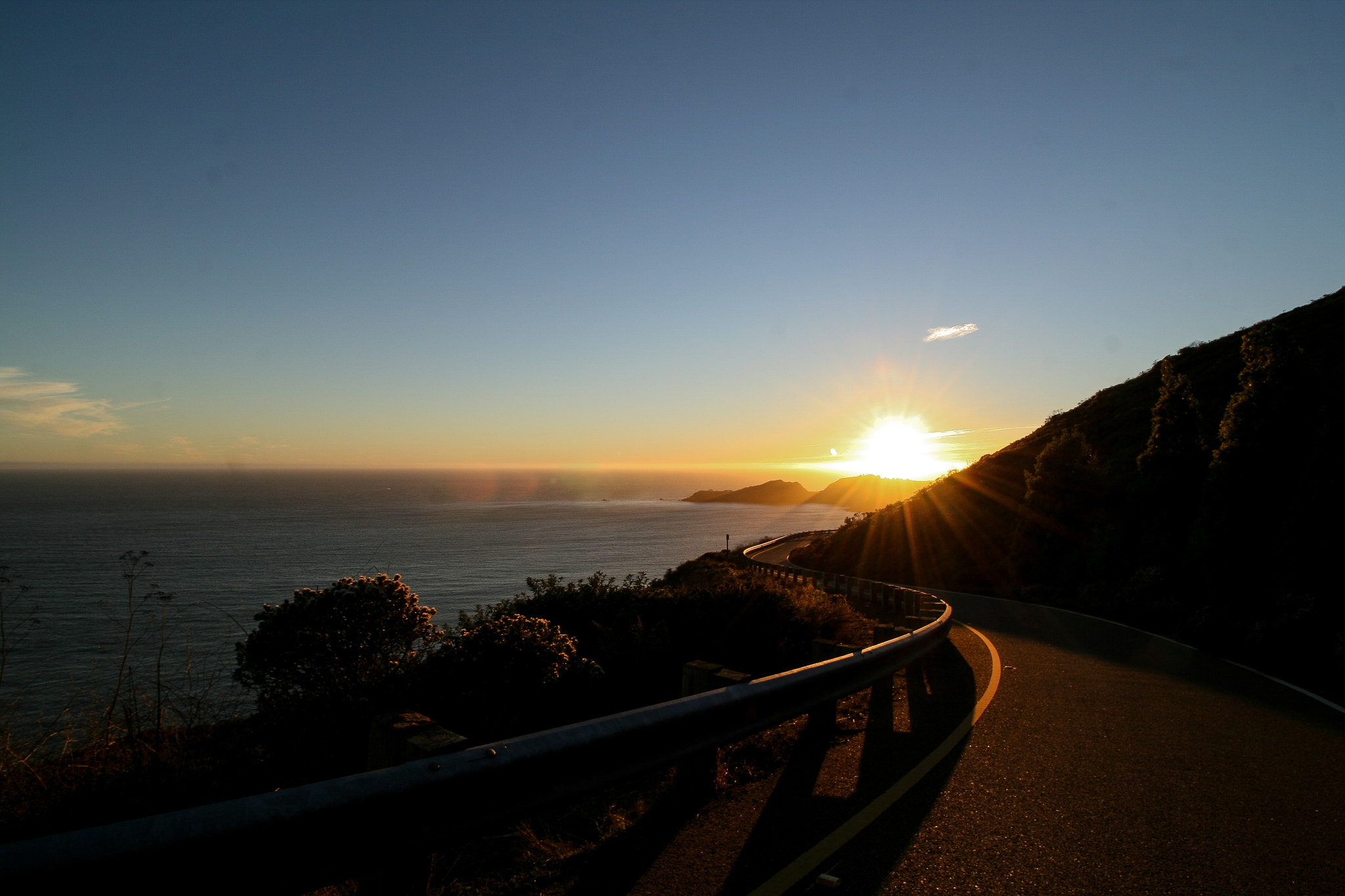 Canon EOS 400D (EOS Digital Rebel XTi / EOS Kiss Digital X) sample photo. Headlands sunset photography
