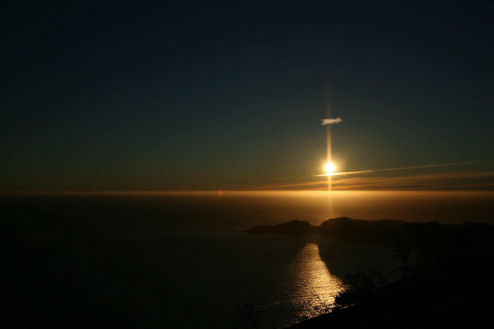 Canon EOS 400D (EOS Digital Rebel XTi / EOS Kiss Digital X) sample photo. Headlands sunset photography