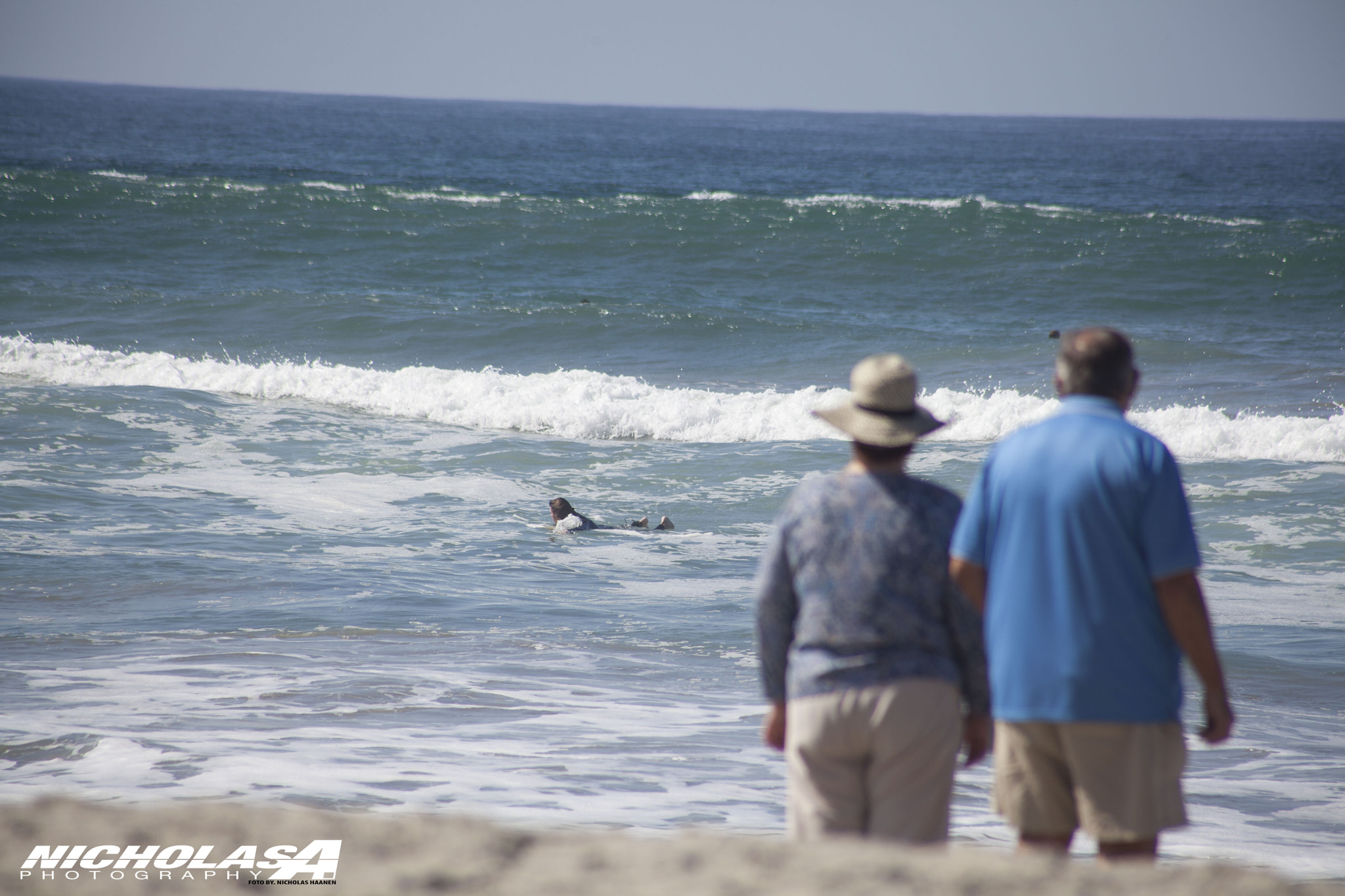 Canon EF 75-300mm f/4-5.6 USM sample photo. Peep photography