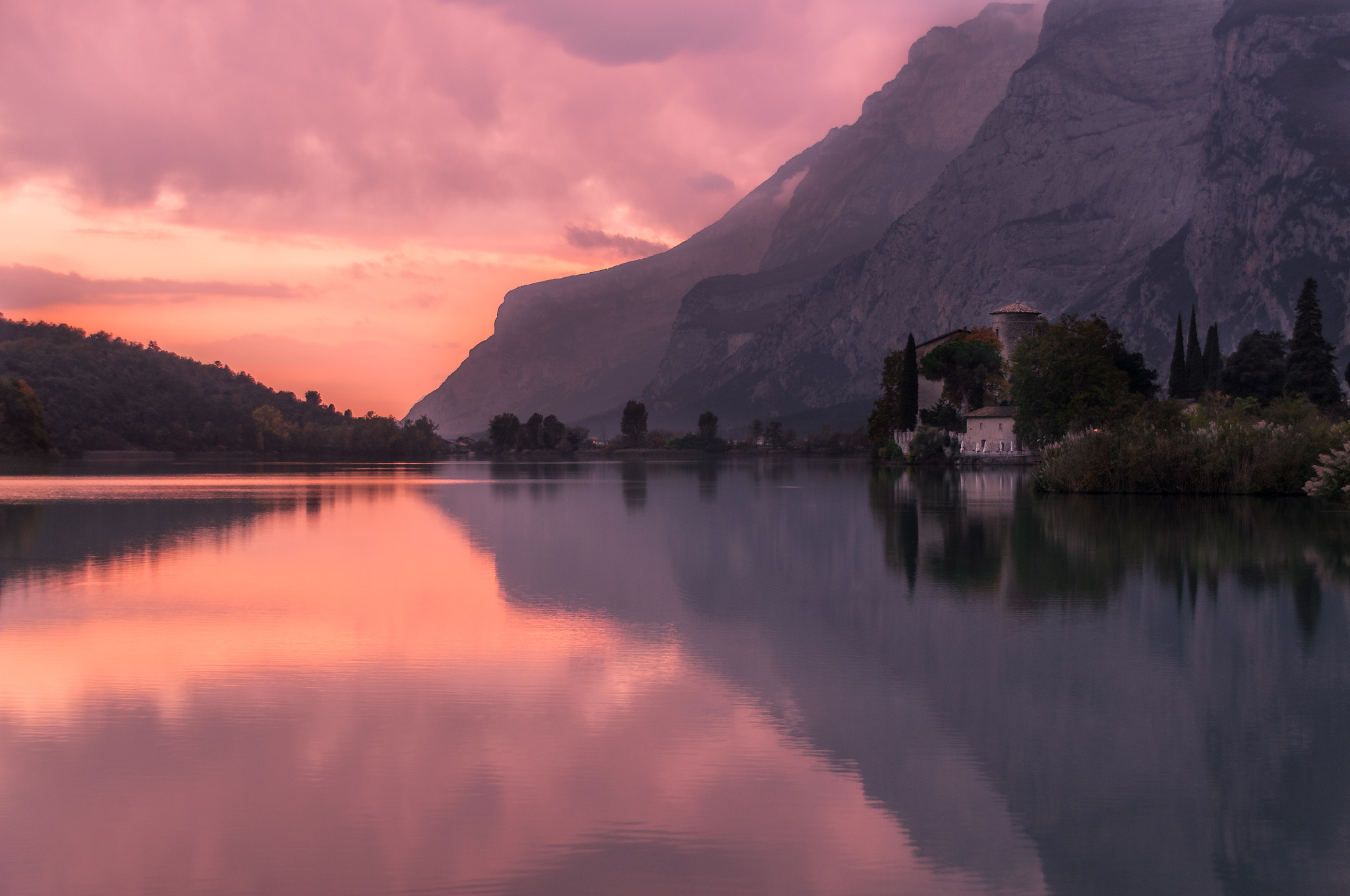 Sigma 18-250mm F3.5-6.3 DC Macro OS HSM sample photo. Toblino lake photography