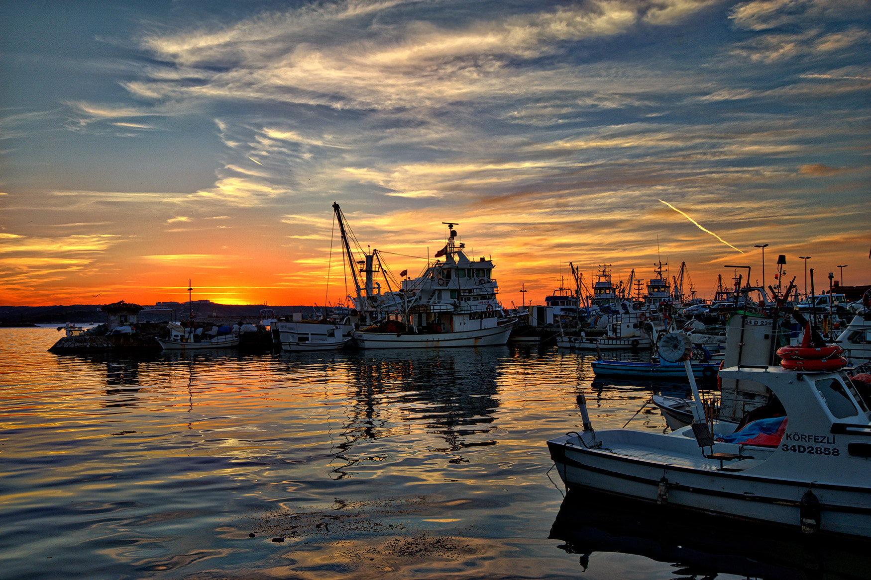 Sony a7 II + Sony Vario-Tessar T* FE 16-35mm F4 ZA OSS sample photo. Liman'dan günbatımı photography