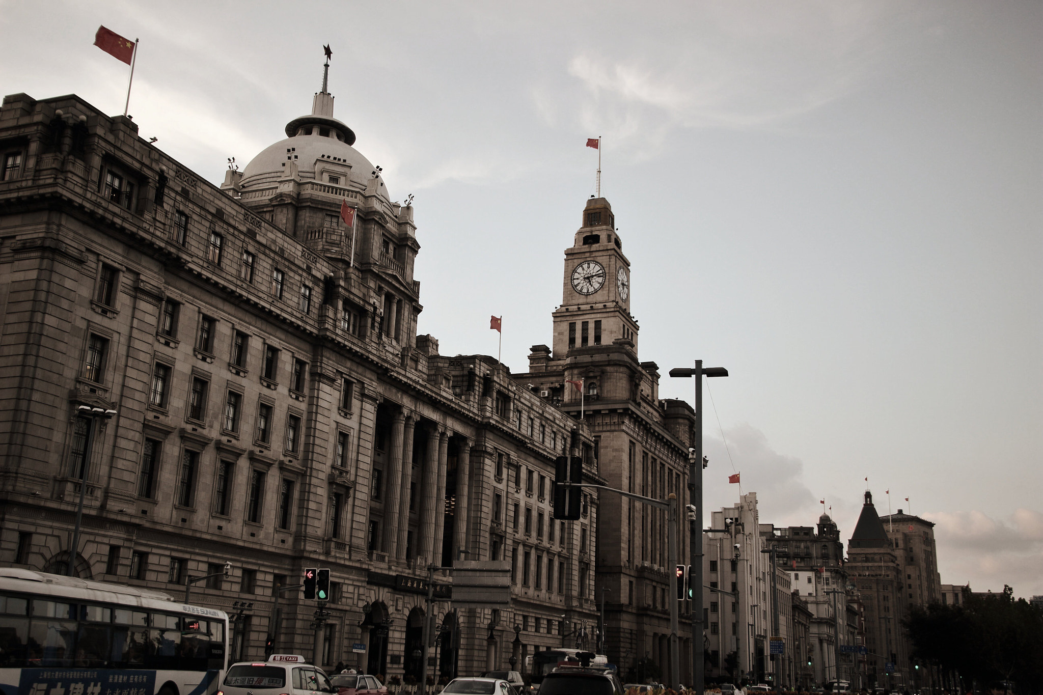 Canon EOS 100D (EOS Rebel SL1 / EOS Kiss X7) sample photo. The bund photography