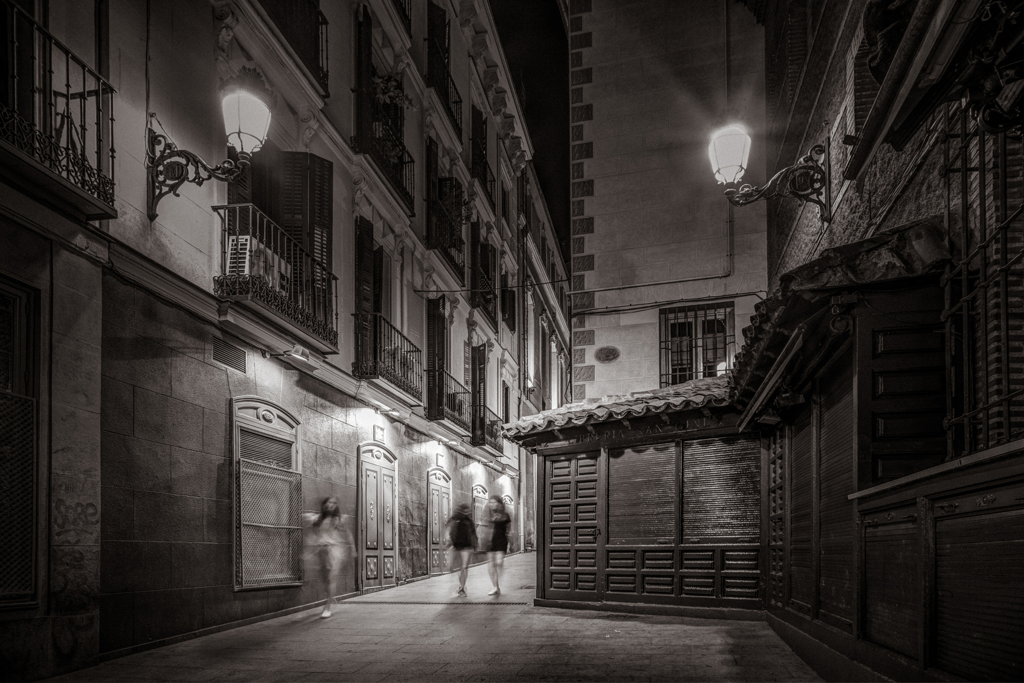 Nikon D750 + Sigma 12-24mm F4.5-5.6 EX DG Aspherical HSM sample photo. A night in madrid photography