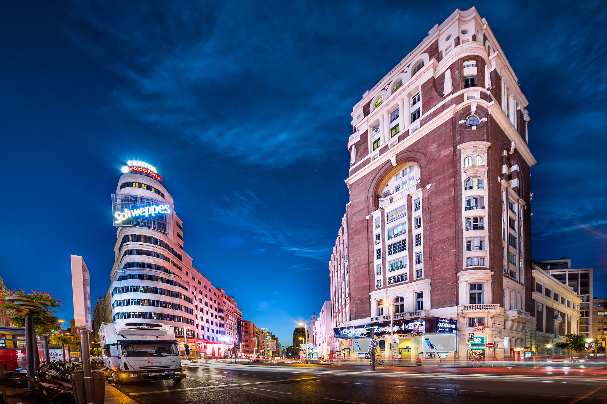 Nikon D750 + Sigma 12-24mm F4.5-5.6 EX DG Aspherical HSM sample photo. Calle gran vía photography