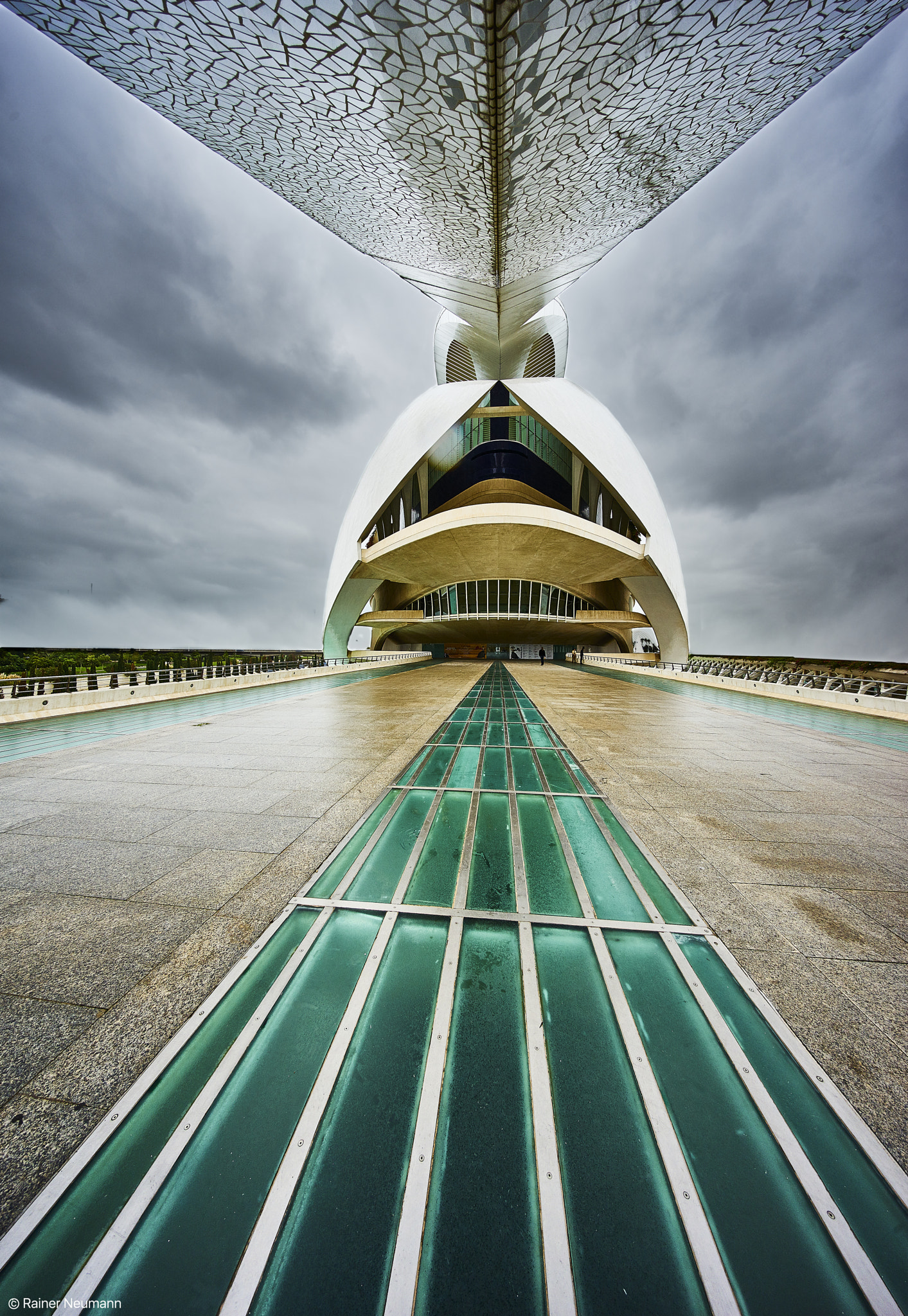 Sony a7R + Voigtlander HELIAR-HYPER WIDE 10mm F5.6 sample photo. Valencia palau de las arts reina sofia farbe photography