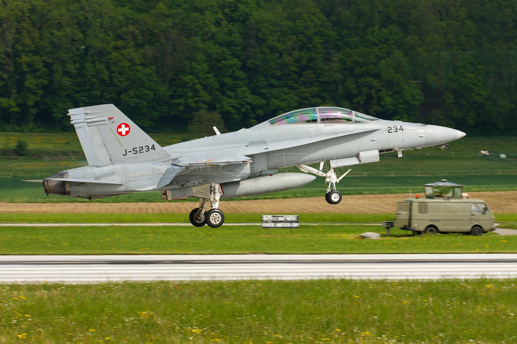 Canon EF 70-200mm F2.8L USM sample photo. Swiss air force f/a-18d hornet j-5234 photography