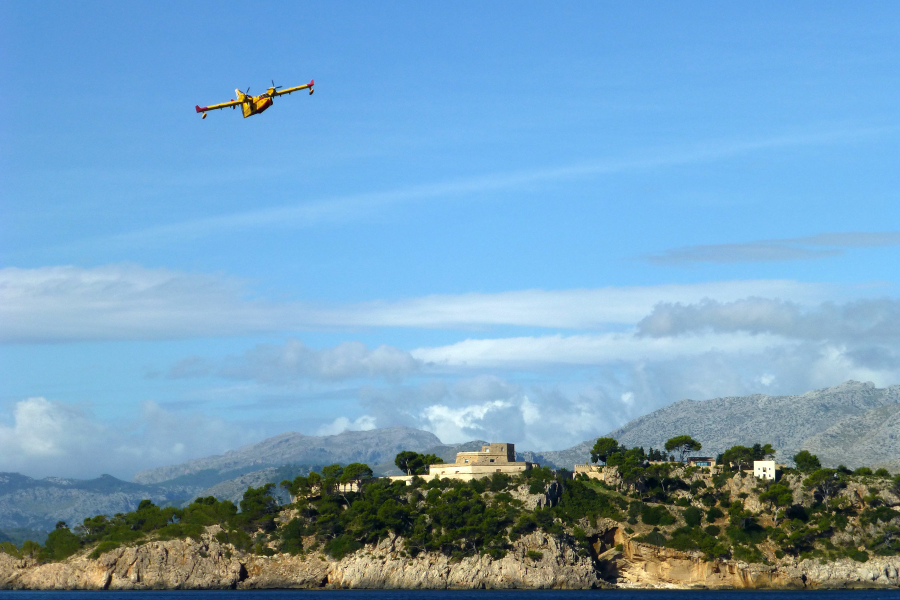 Leica V-Lux 40 sample photo. Flying boat above dicky roper's house photography