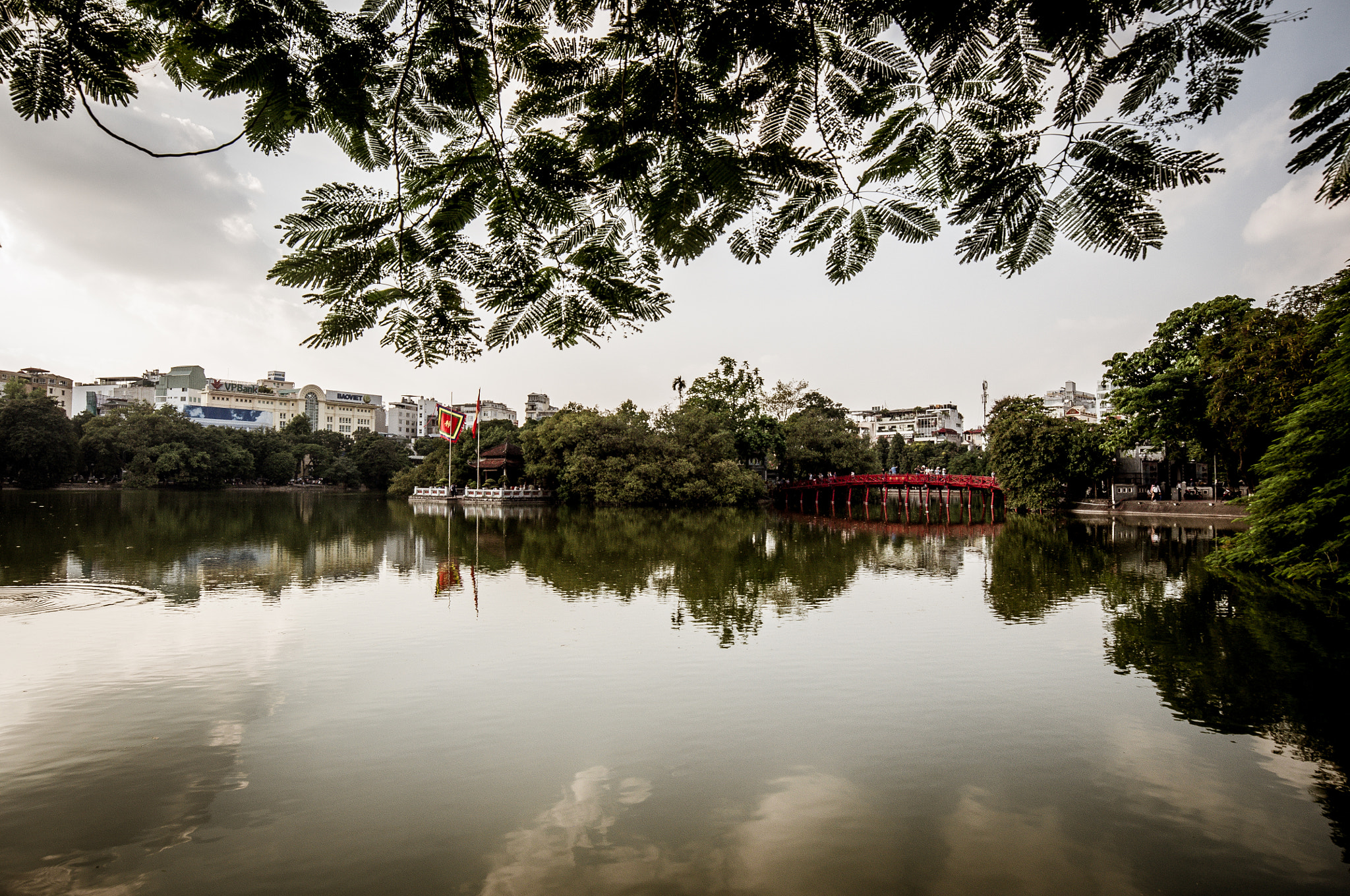 Samyang 14mm F2.8 ED AS IF UMC sample photo. Ngoc son temple photography