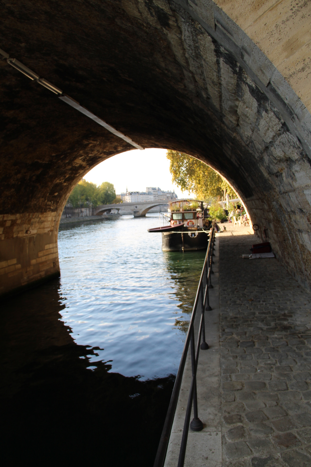 Canon EF-S 18-135mm F3.5-5.6 IS sample photo. Beautiful paris photography