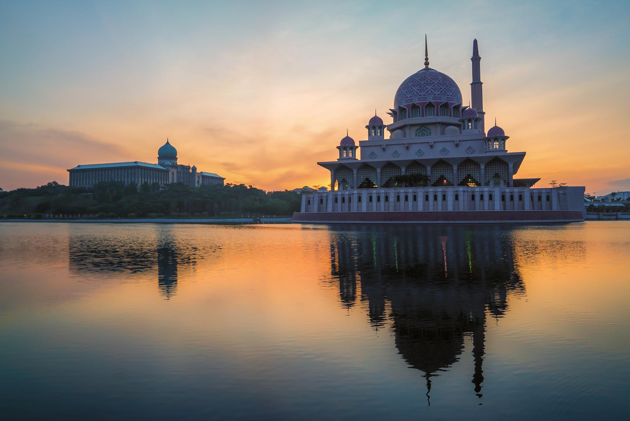 Sony a7S II + Sony FE 24-70mm F2.8 GM sample photo. Beautiful sunrise over a mosque by the lake with colorful clouds photography