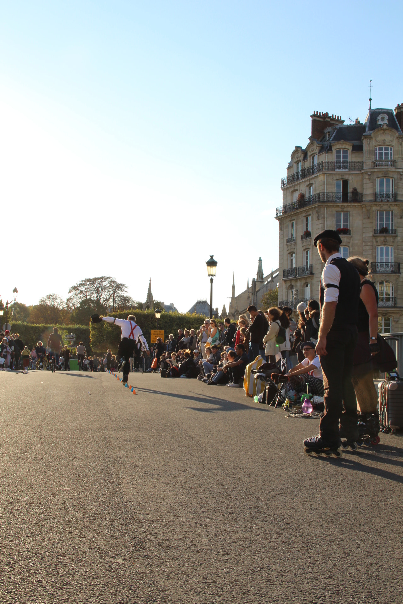 Canon EF-S 18-135mm F3.5-5.6 IS sample photo. Rollerskating in paris photography