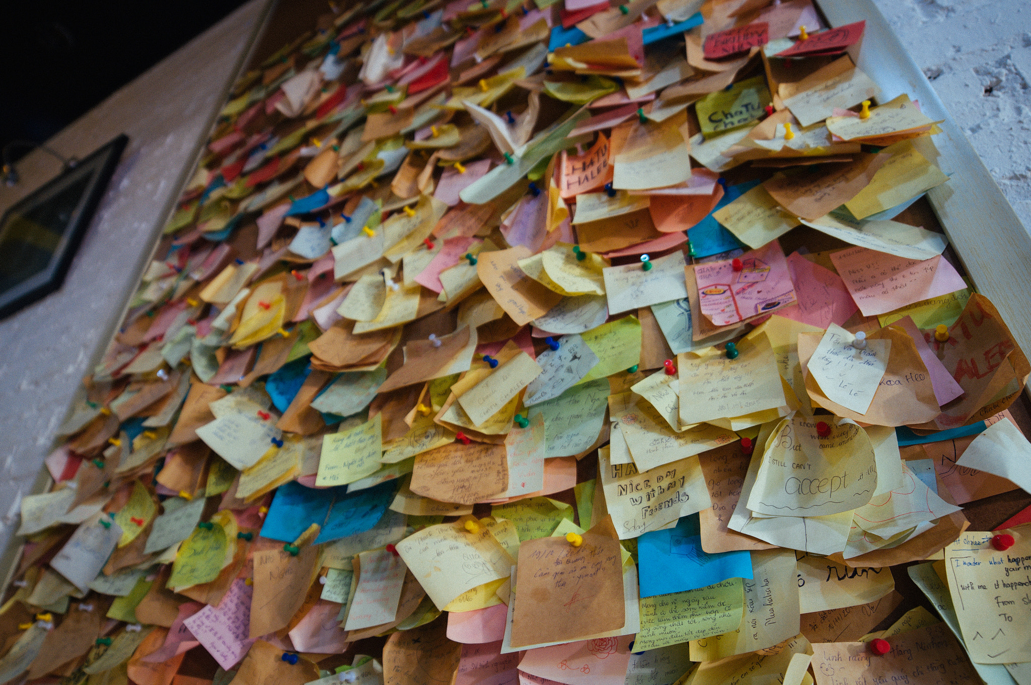 Samyang 14mm F2.8 ED AS IF UMC sample photo. Chatu chalee wall of notes photography