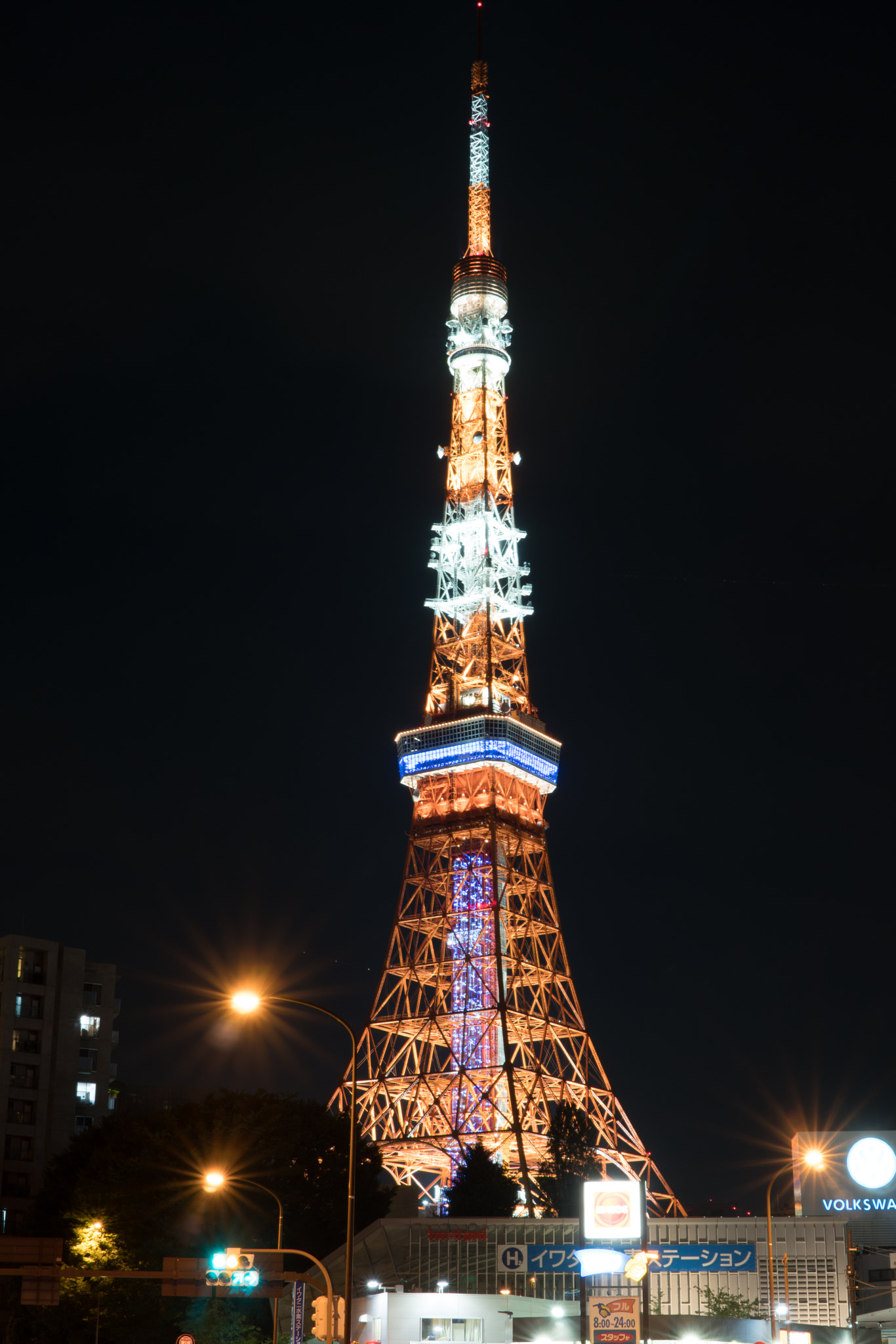 Sony a6300 + Sony Distagon T* FE 35mm F1.4 ZA sample photo. Tokyo tower photography
