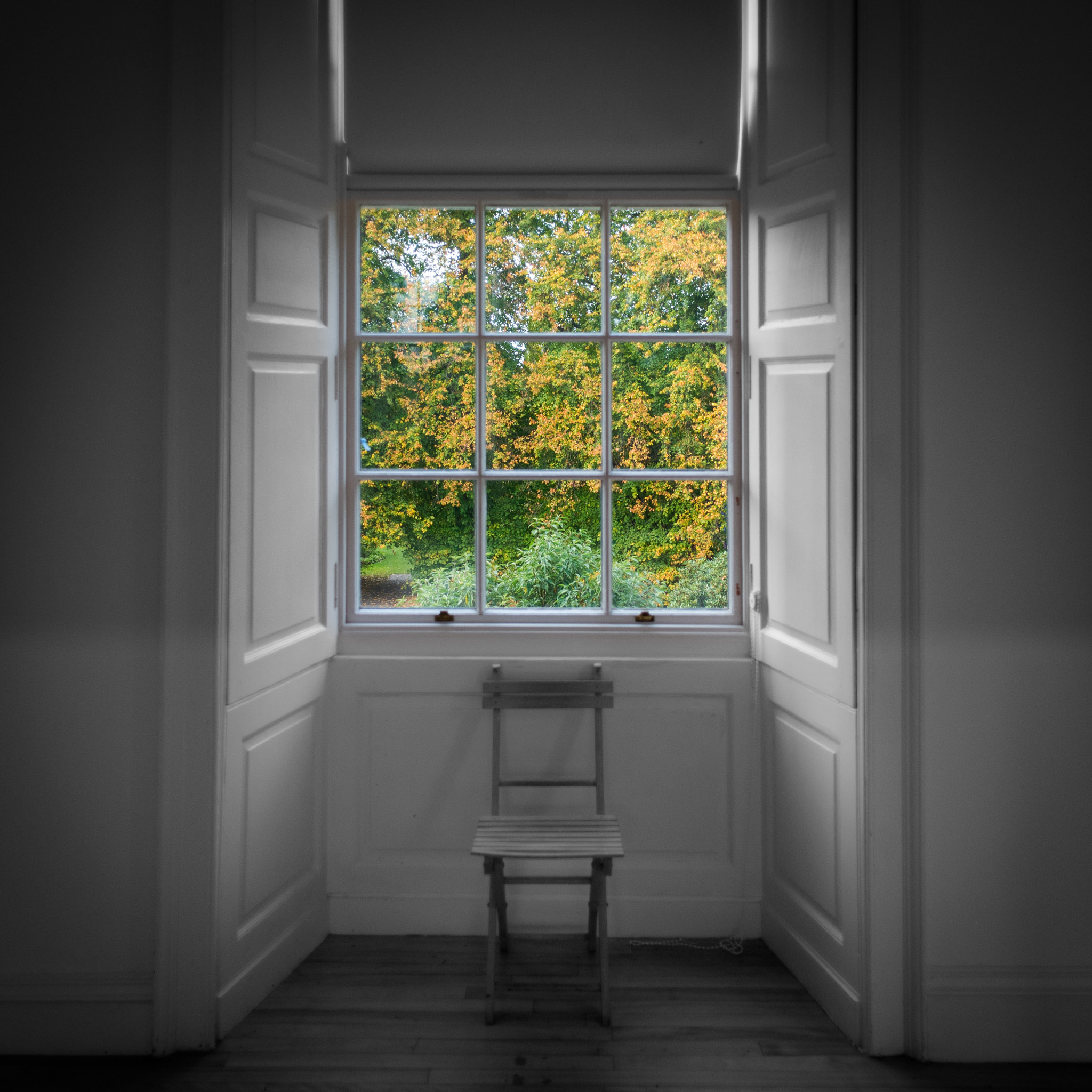 Nikon D750 + Nikon AF Nikkor 20mm F2.8D sample photo. Georgian window photography