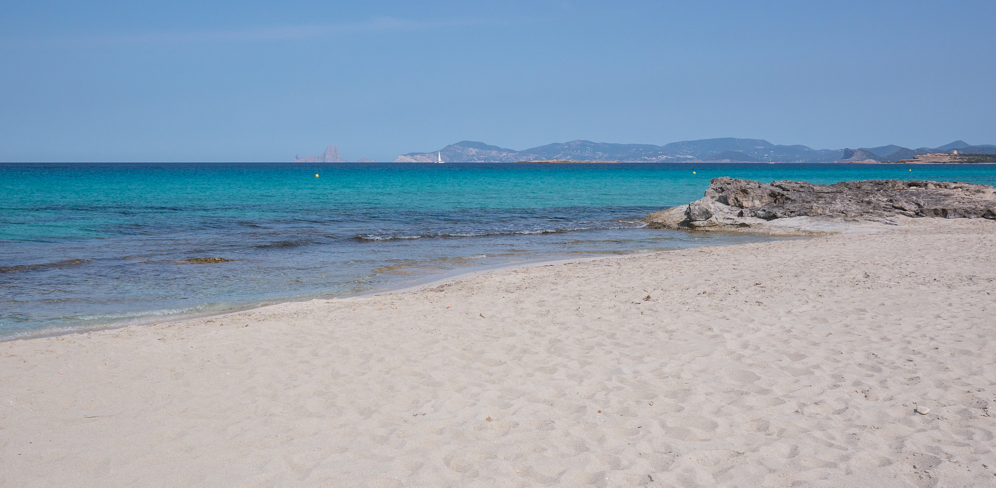 Panasonic Lumix DMC-G5 + Panasonic Lumix G 20mm F1.7 ASPH sample photo. Sand of ses illetes beach photography