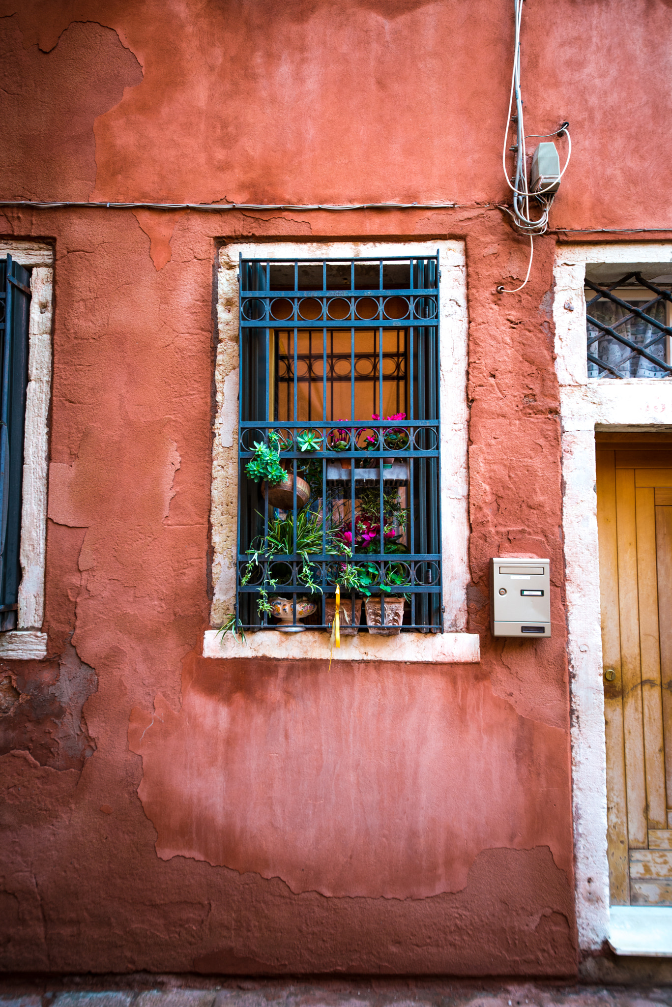 Sigma 12-24mm F4.5-5.6 II DG HSM sample photo. A window photography