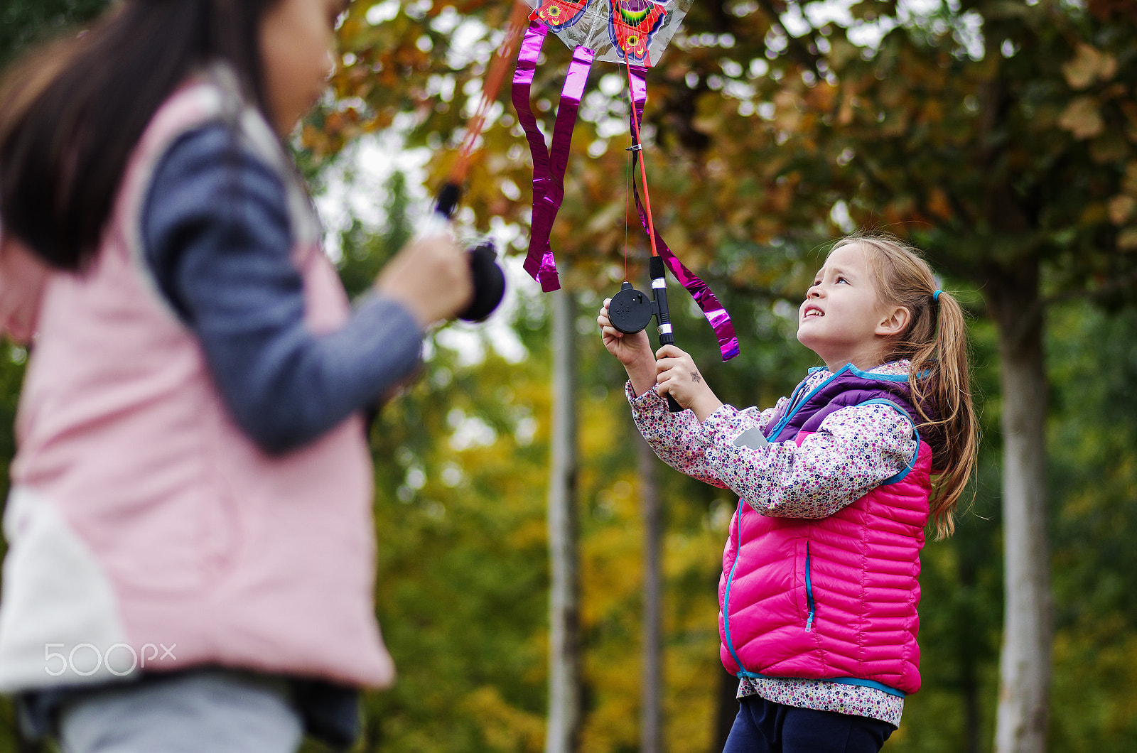 Pentax smc D-FA 100mm F2.8 Macro WR sample photo. Play kite in autumn photography