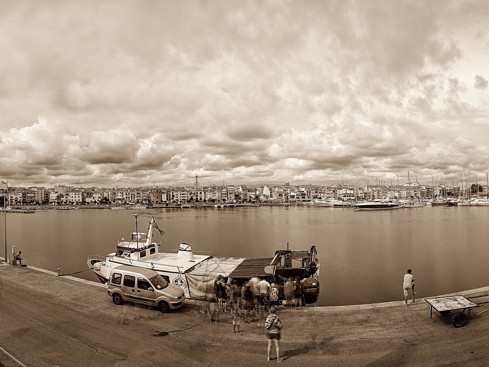 Sony DT 16-105mm F3.5-5.6 sample photo. Tomeox fishing boat photography