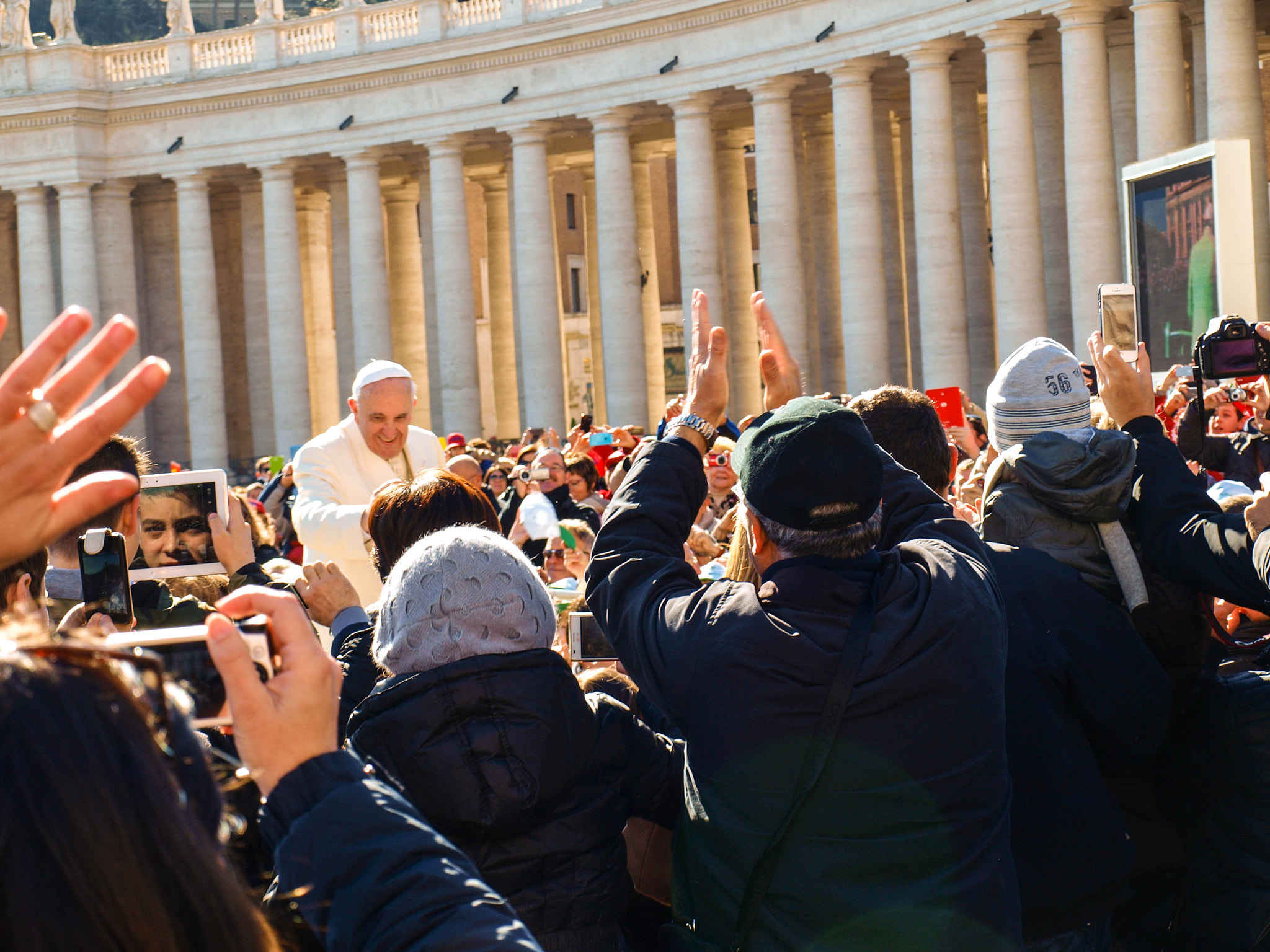 Olympus E-420 (EVOLT E-420) + OLYMPUS 14-42mm Lens sample photo. Pope francis photography