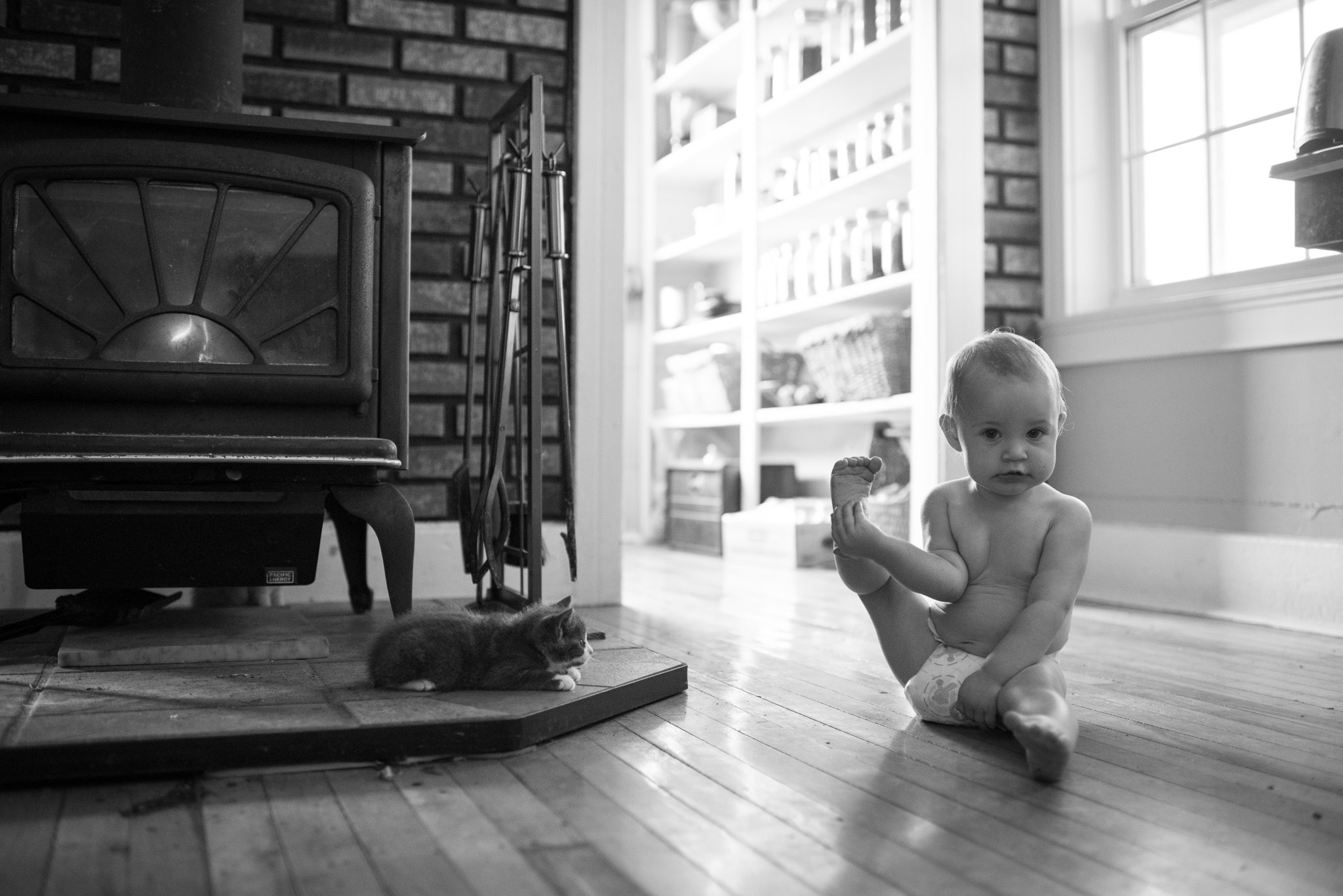 Nikon D800 + Nikon AF-S Nikkor 35mm F1.4G sample photo. Kitchen yoga photography