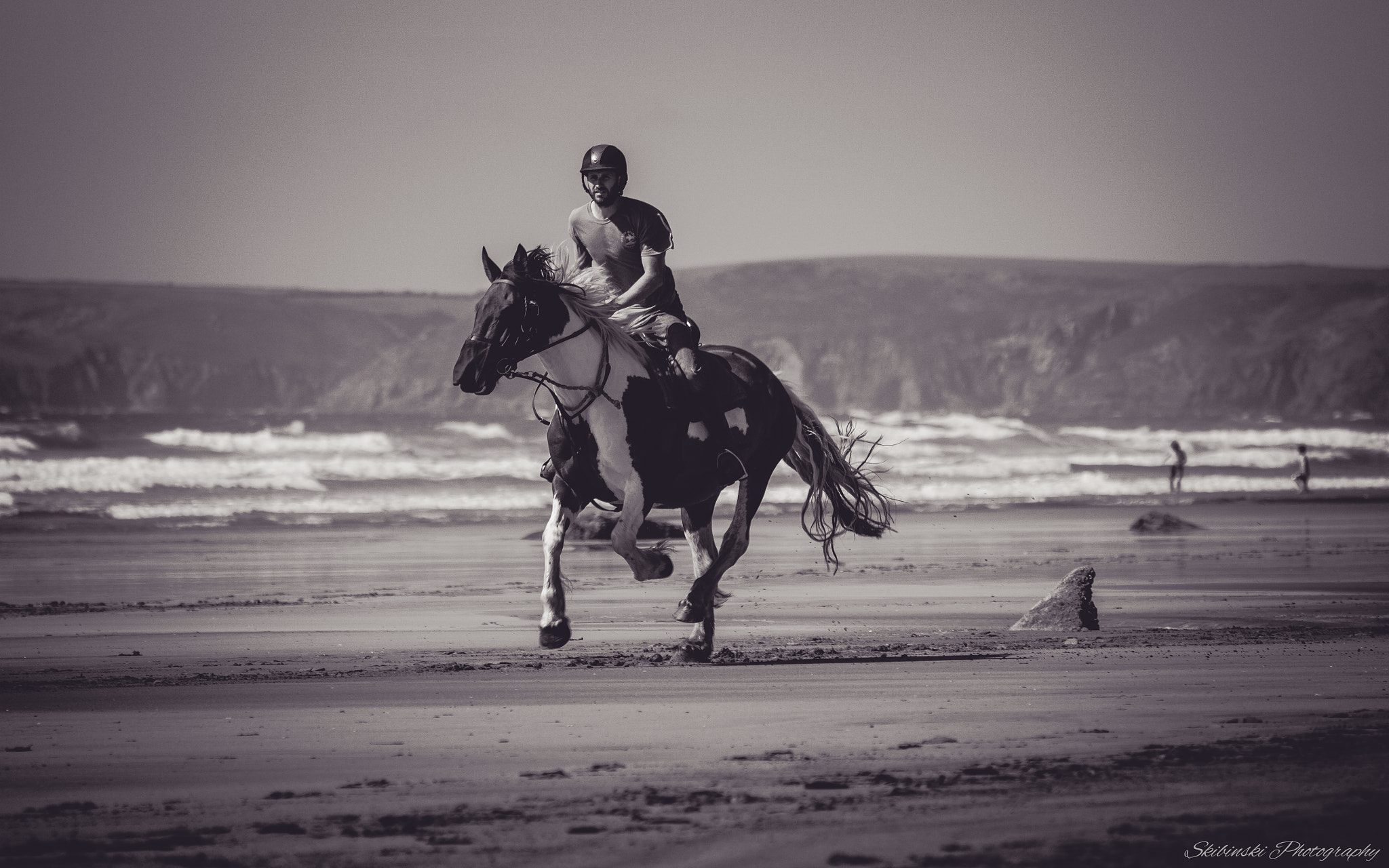 Canon EOS 100D (EOS Rebel SL1 / EOS Kiss X7) + Canon EF 70-200mm F4L IS USM sample photo. Mono rider photography