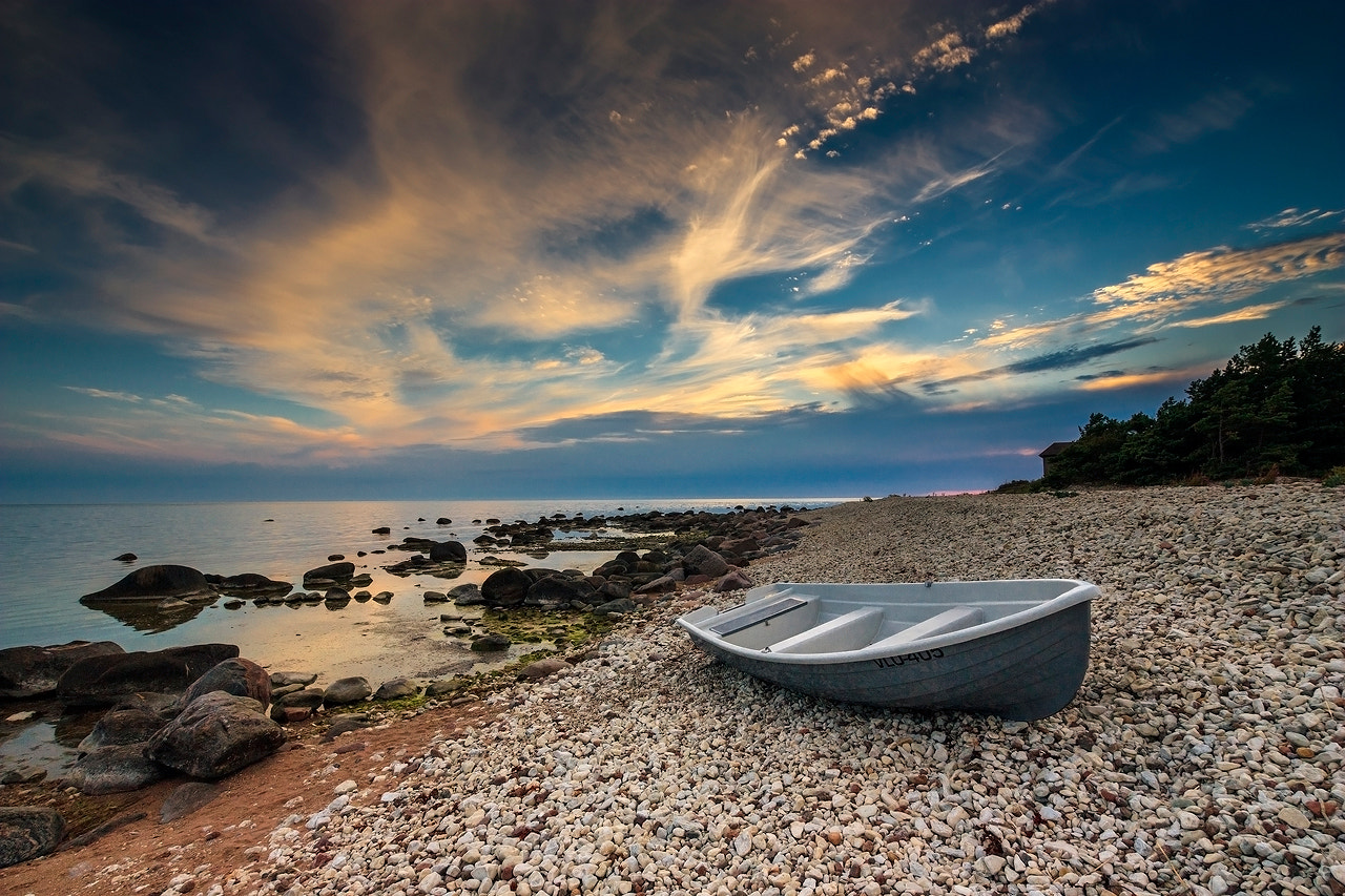 Sigma 10-20mm F3.5 EX DC HSM sample photo. Boat photography