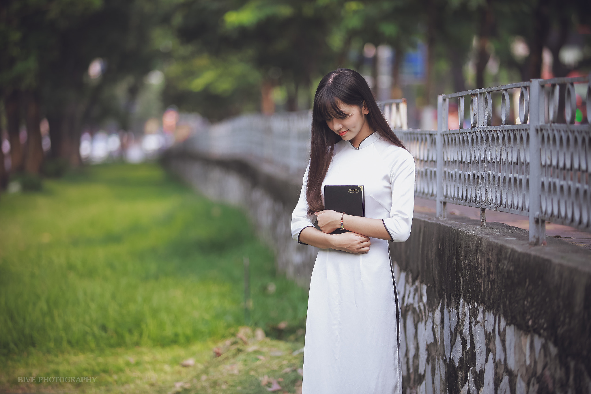 Canon EF 80-200mm f/2.8L sample photo. Ao dai photography