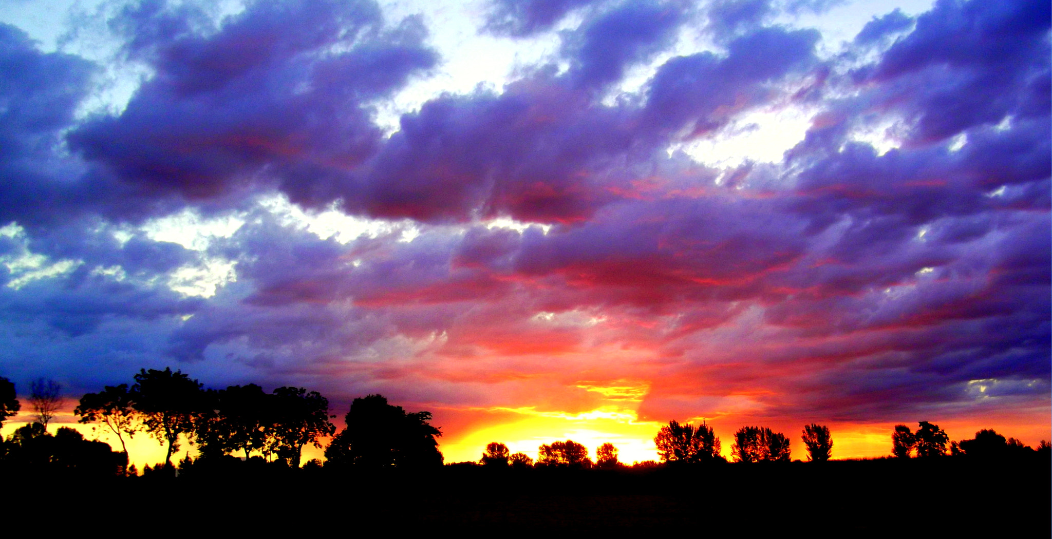 Fujifilm FinePix JX250 sample photo. Stupendo tramonto super nuvoloso. photography