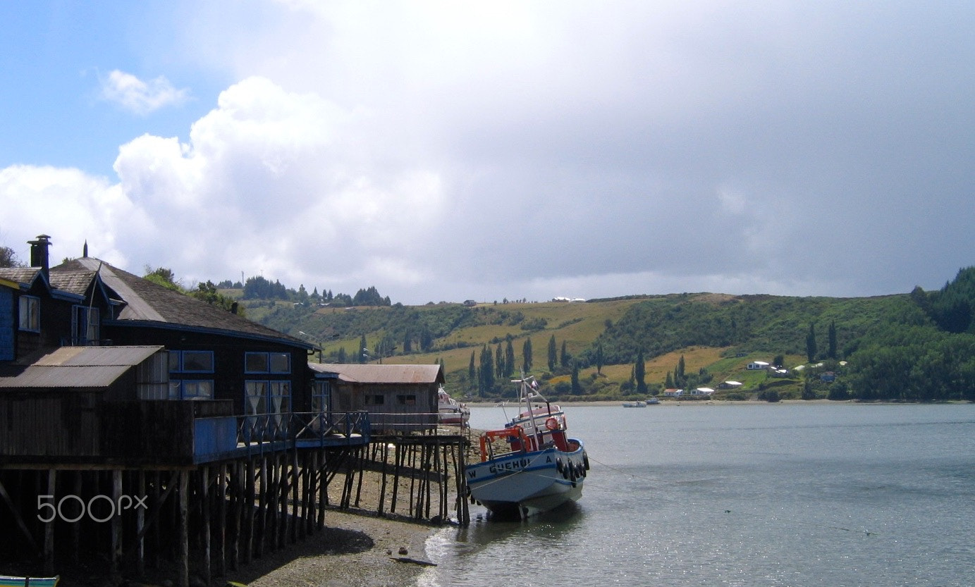 Canon POWERSHOT S50 sample photo. Palafitos chiloe photography