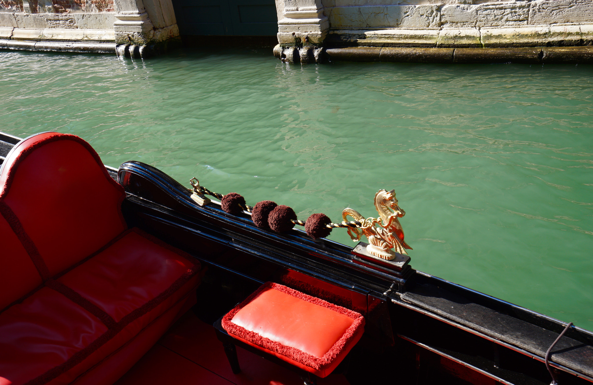 Sony a7 II + Sony Vario-Tessar T* FE 16-35mm F4 ZA OSS sample photo. Gondola photography