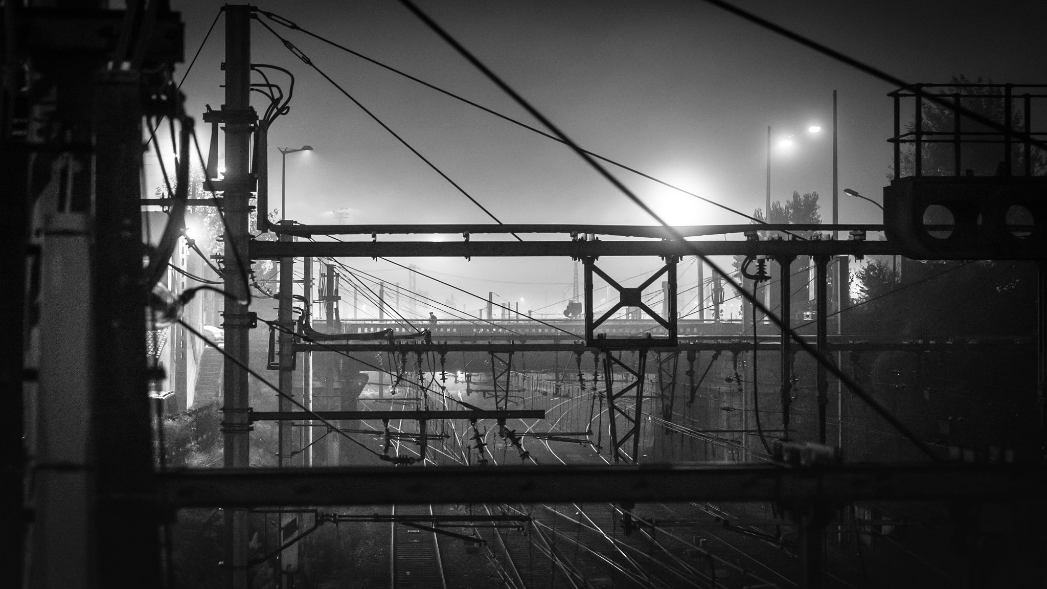 Sony a7S II + Sony FE 24-70mm F2.8 GM sample photo. Man in the night photography