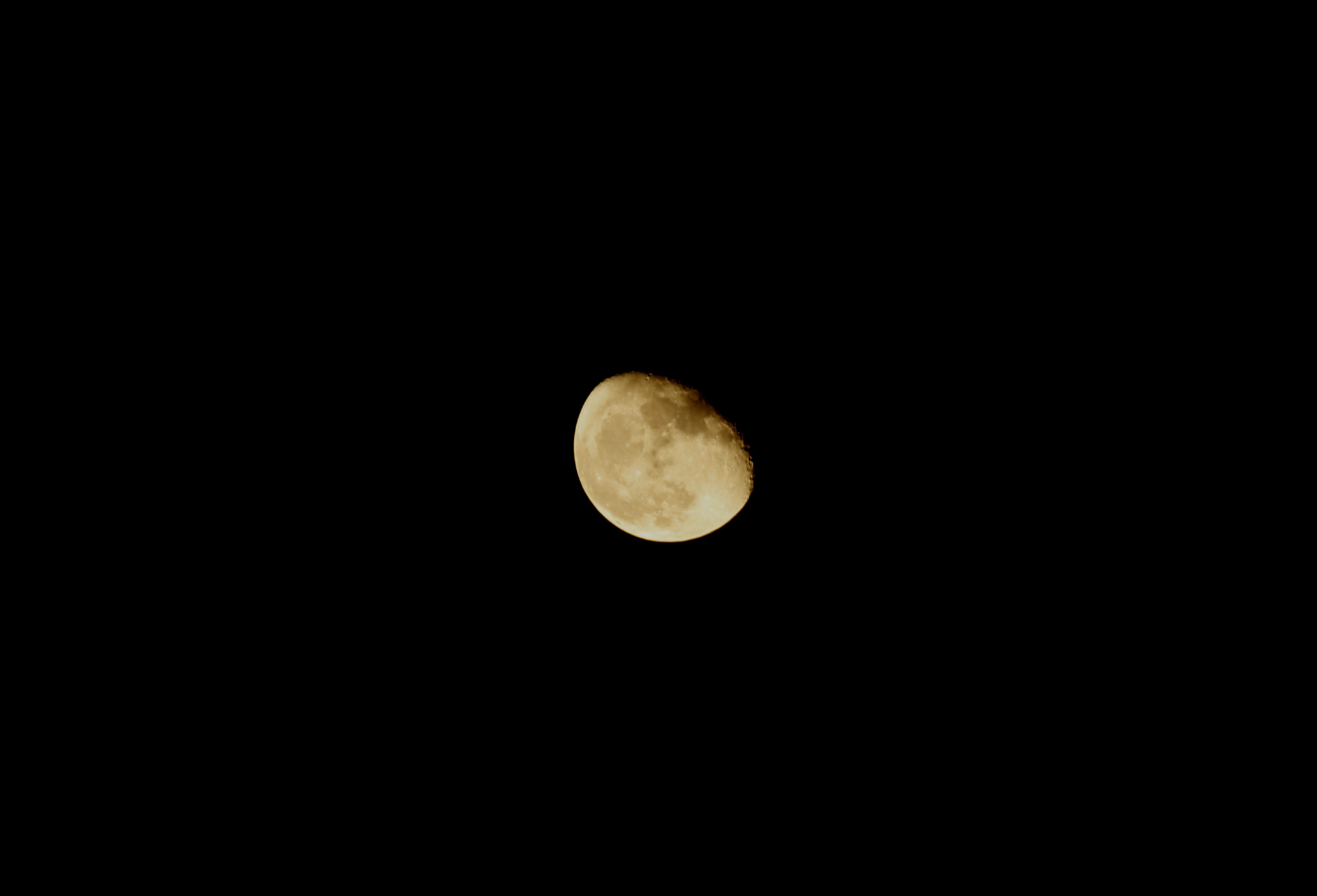 Canon EOS 1100D (EOS Rebel T3 / EOS Kiss X50) + Canon EF 24-85mm F3.5-4.5 USM sample photo. Moon! photography