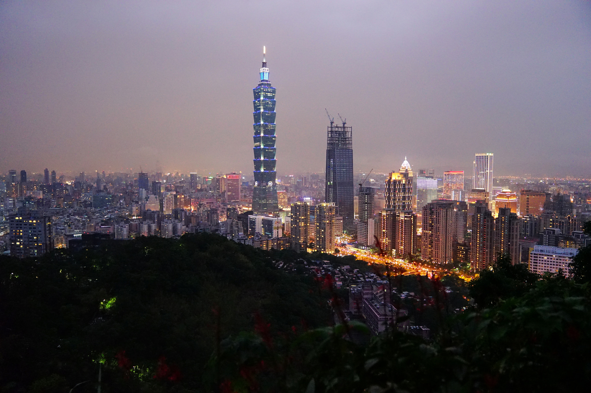 Sony a7 II + Sony FE 24-70mm F2.8 GM sample photo. Taipei city photography