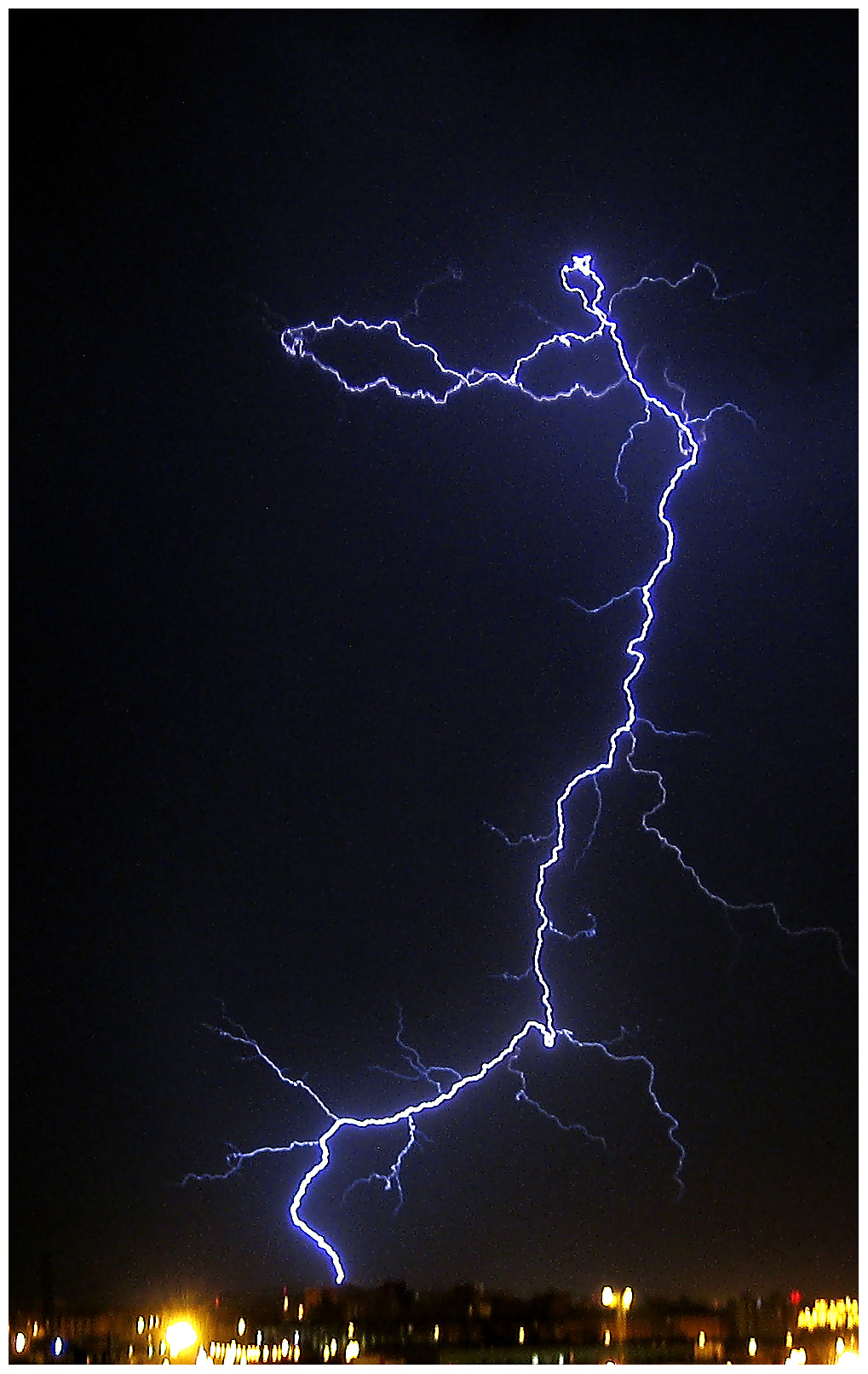 Canon DIGITAL IXUS 40 sample photo. Furia - serie lighting photography
