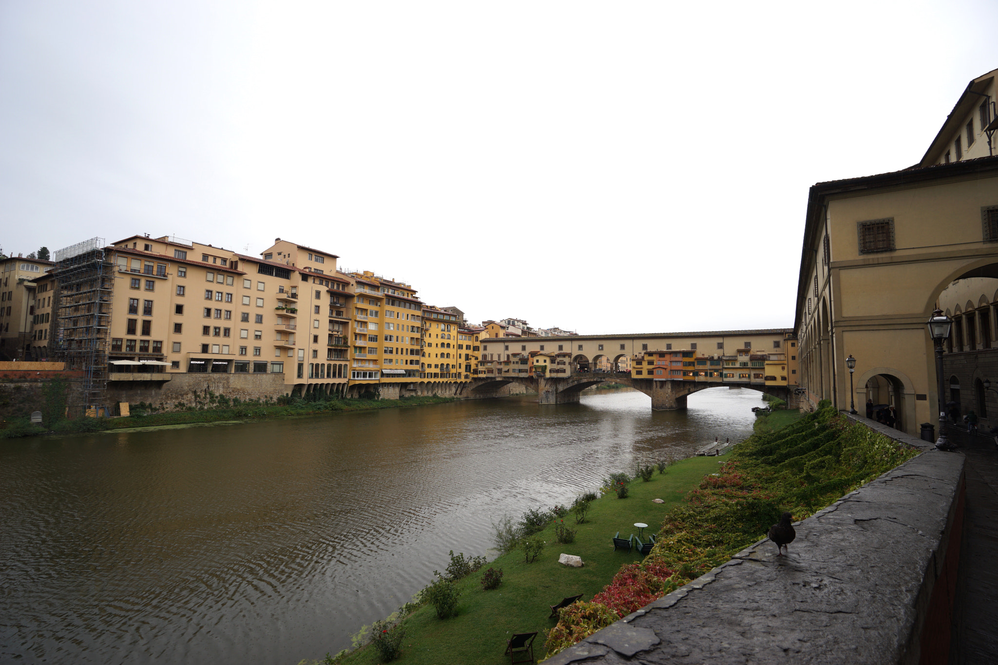 Sony a7 II + Sony Vario-Tessar T* FE 16-35mm F4 ZA OSS sample photo. Ponte vecchio photography