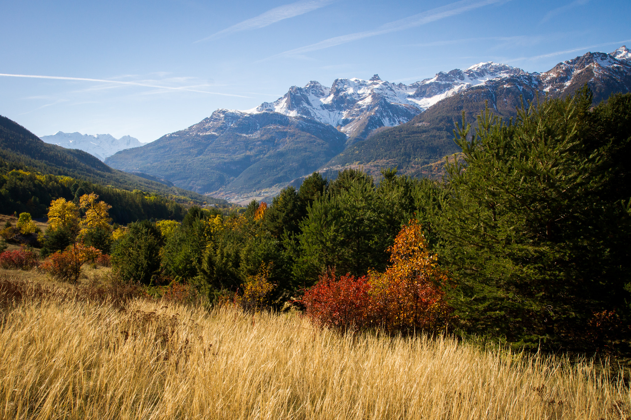 Sony Alpha DSLR-A450 sample photo. Début d'automne dans la vallée photography