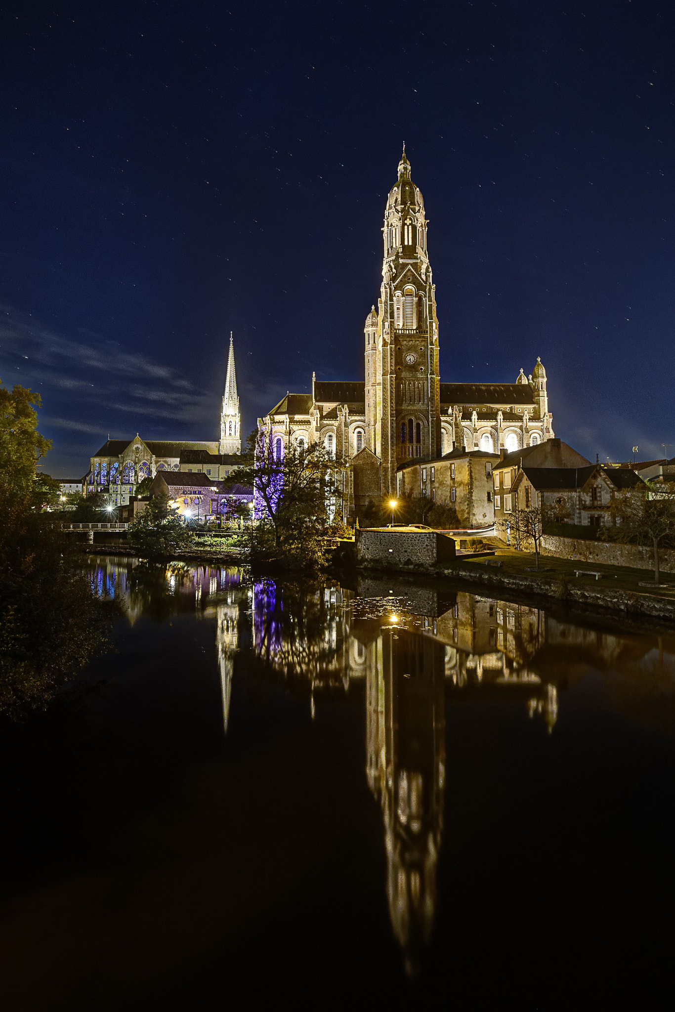 Canon EF 16-35mm F4L IS USM sample photo. St laurent sur sevre photography
