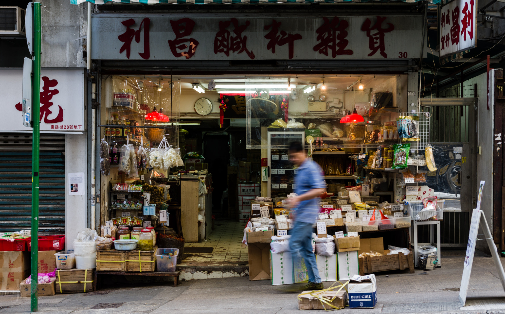 Pentax K-3 sample photo. Setting shop early in the morning in hong kong photography