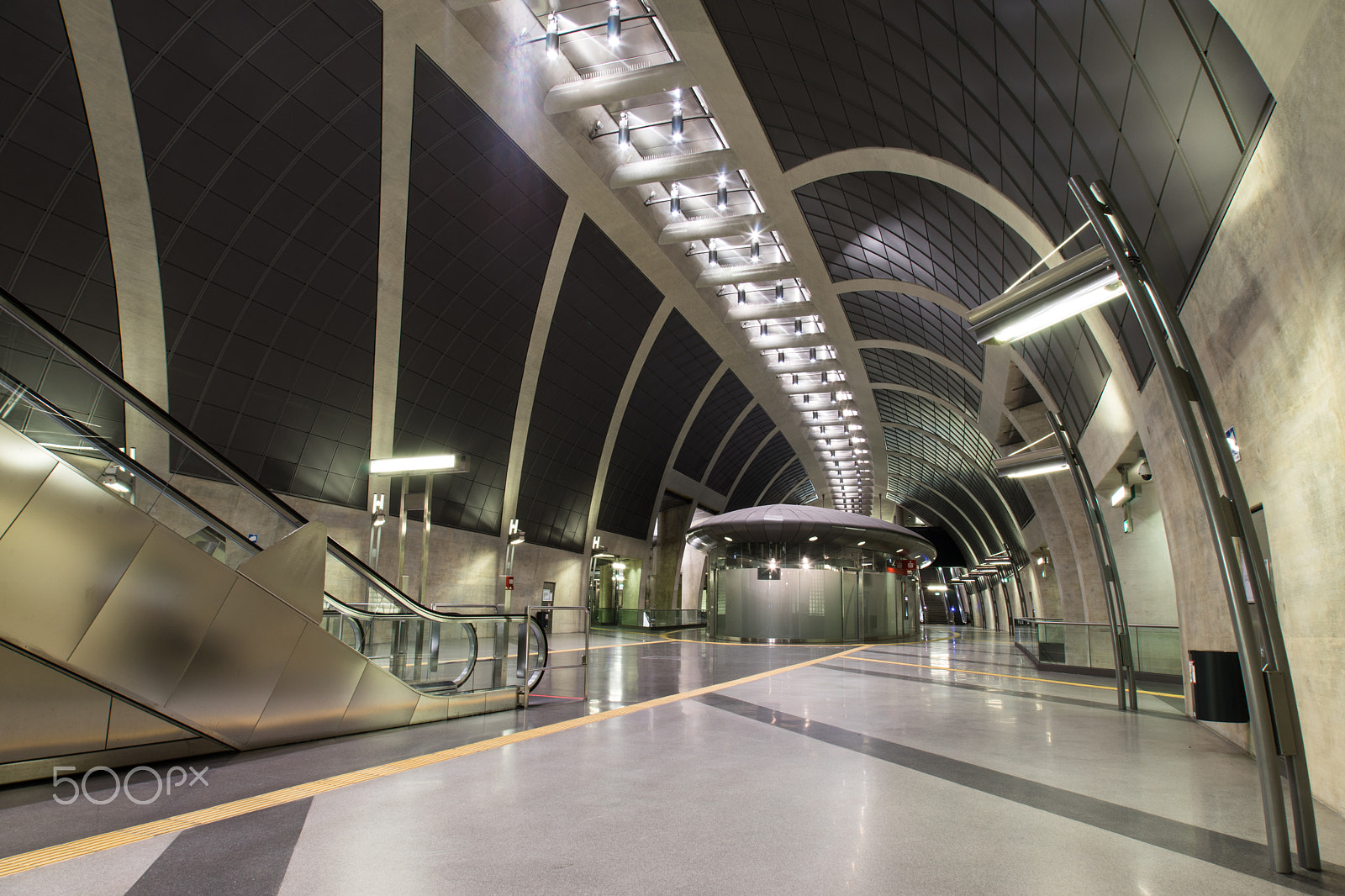Tamron 18-270mm F3.5-6.3 Di II PZD sample photo. Subway ii photography