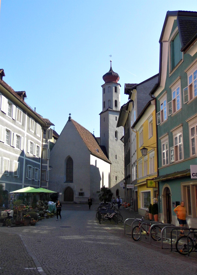 Panasonic Lumix DMC-LZ30 sample photo. Montfortgasse & frauenkirche photography