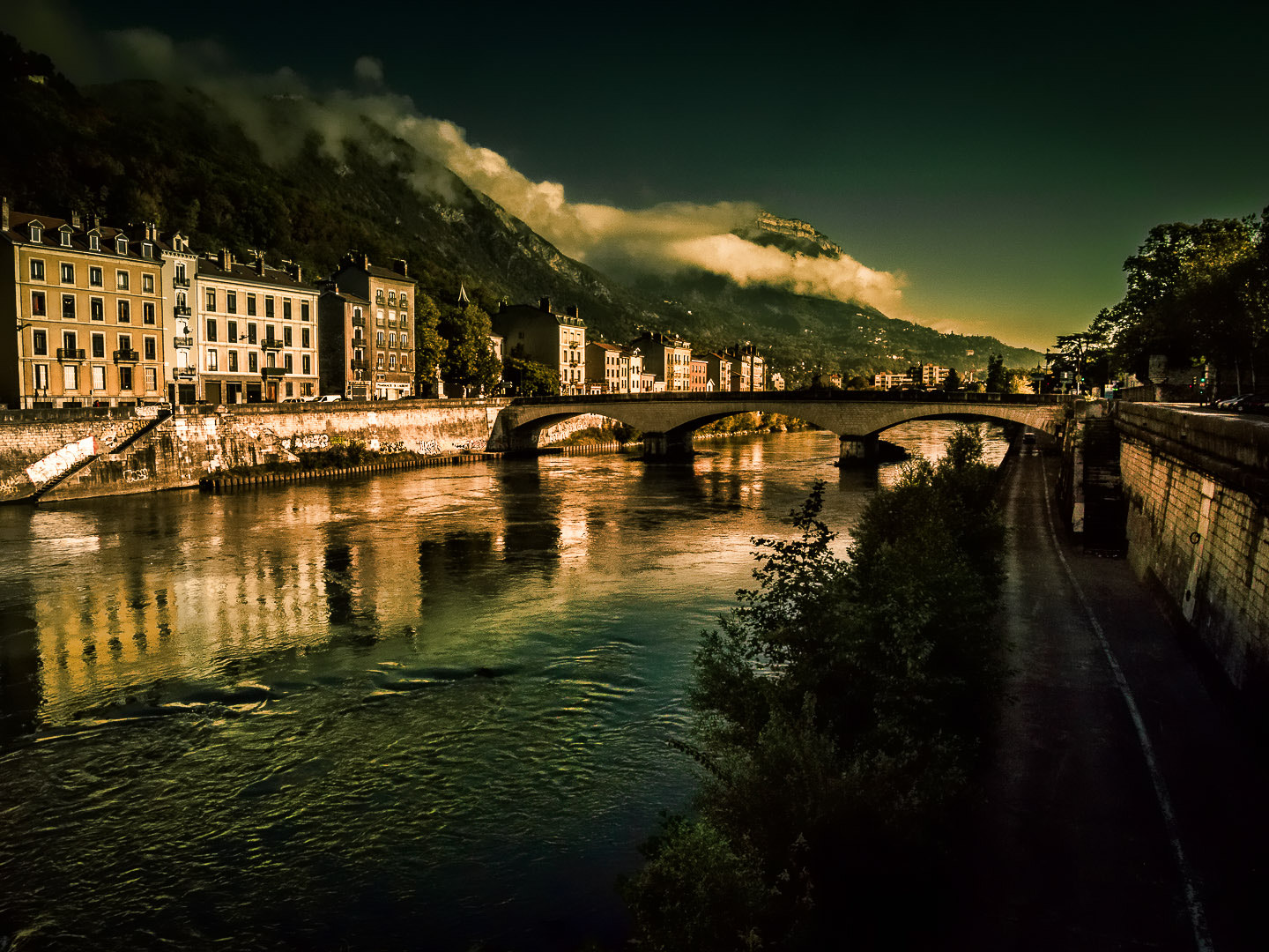 Ricoh GX200 sample photo. I really like the isère docks photography