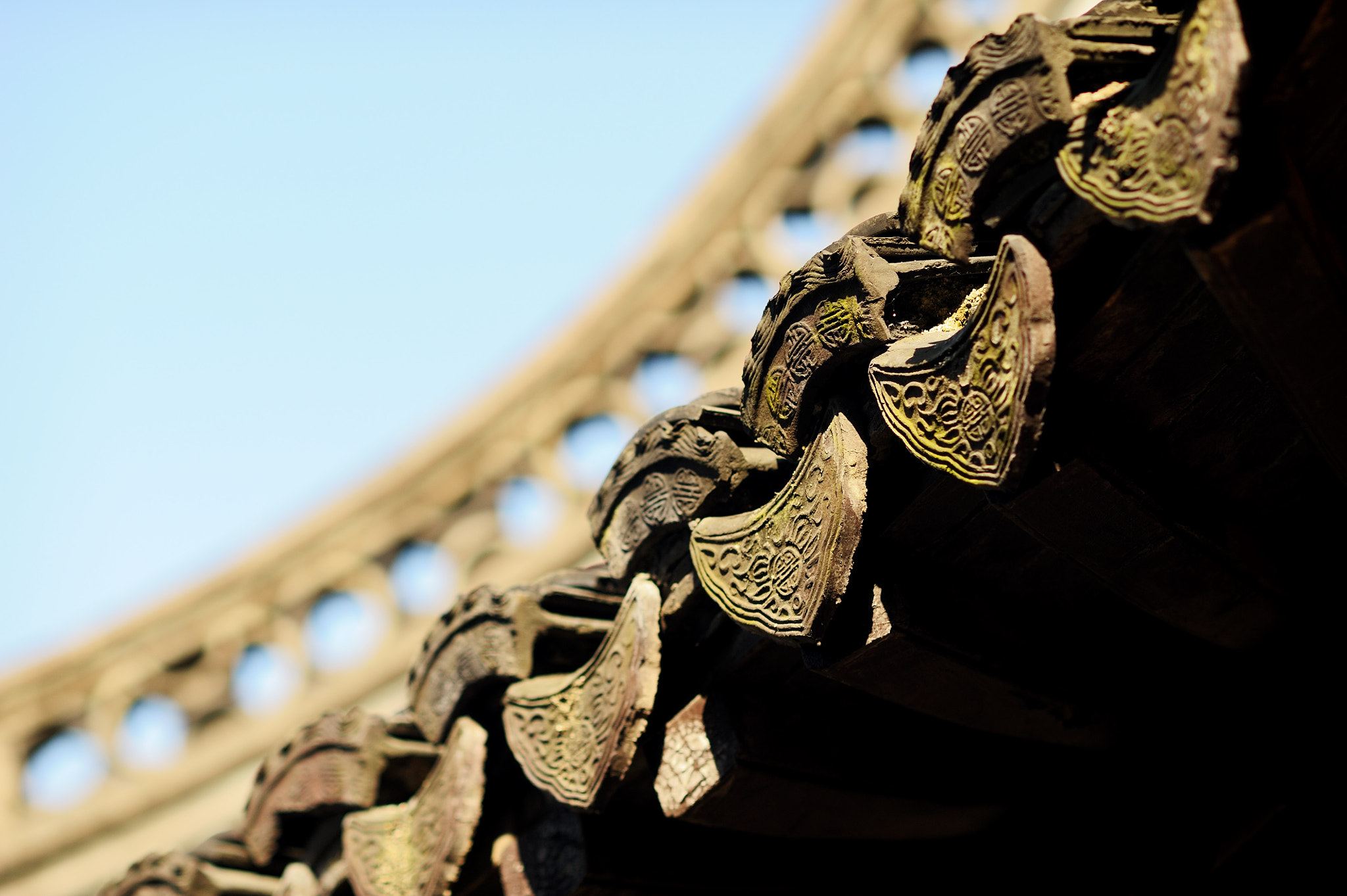 AF DC-Nikkor 135mm f/2 sample photo. Ancient tiles photography