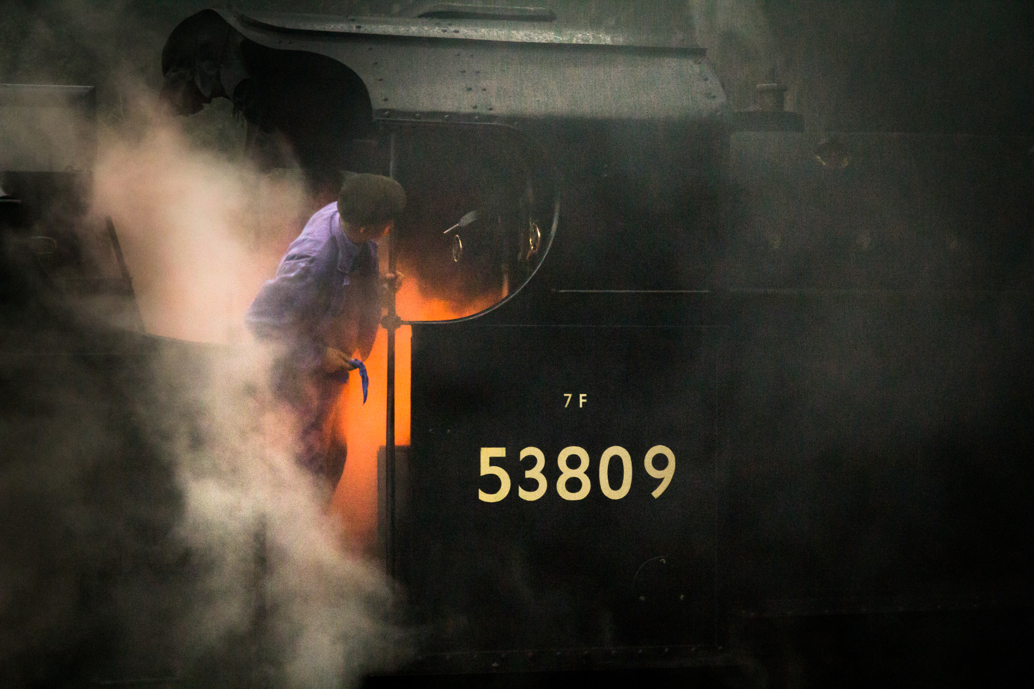 Canon EOS 60D + Sigma 17-70mm F2.8-4 DC Macro OS HSM sample photo. On the footplate photography